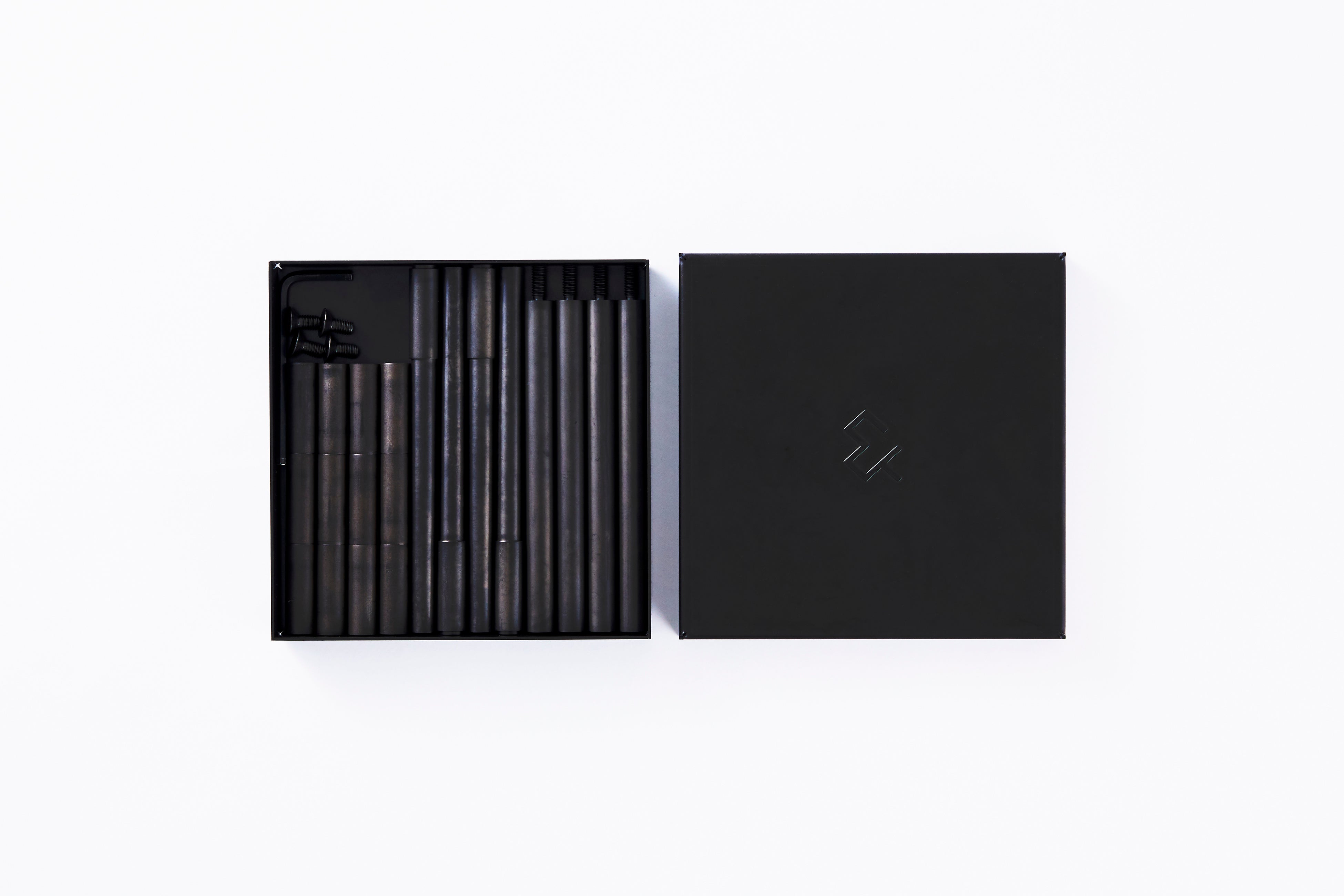 専用ケースに収納されるパーツケース