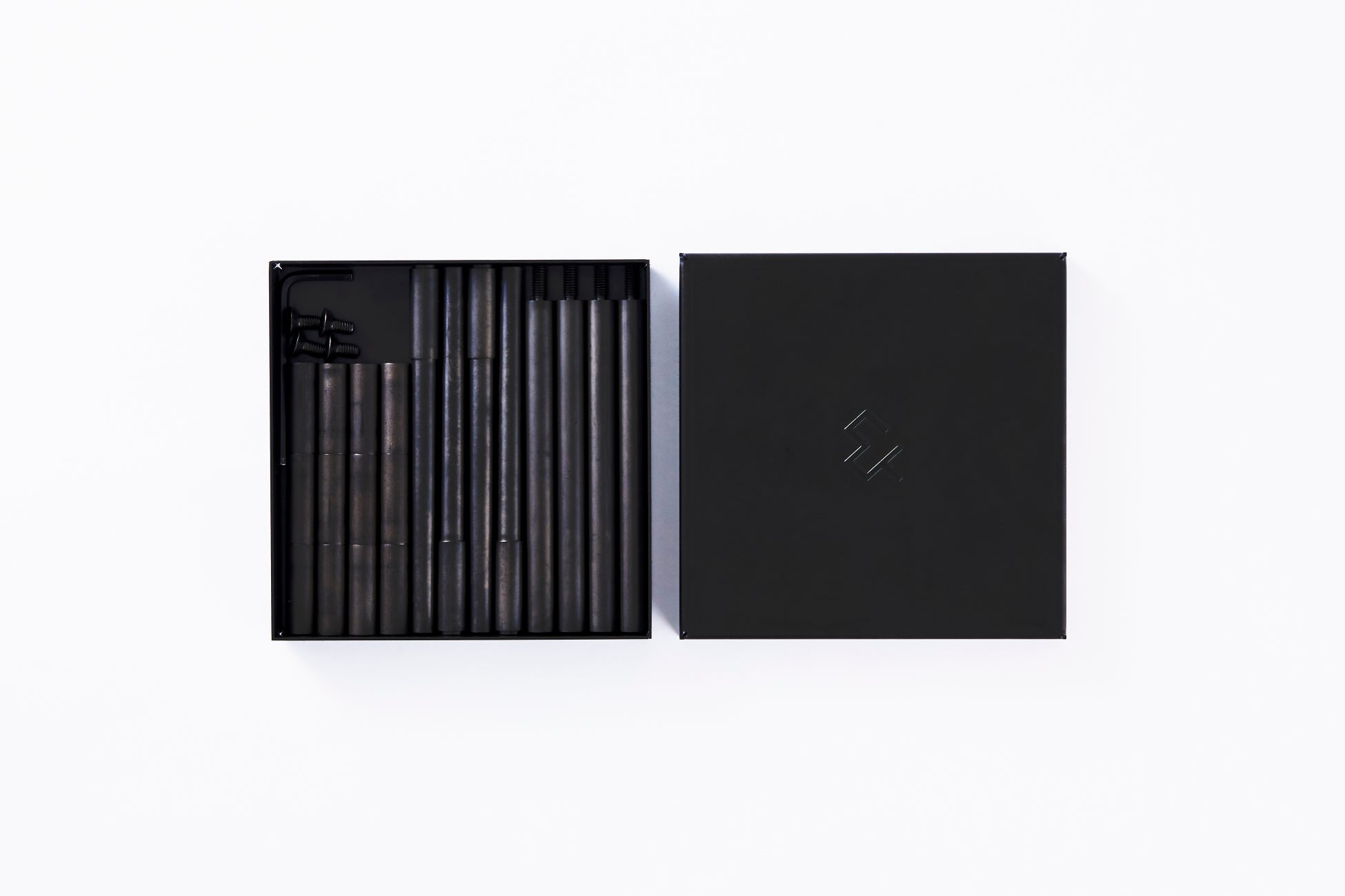 専用ケースに収納されるパーツケース