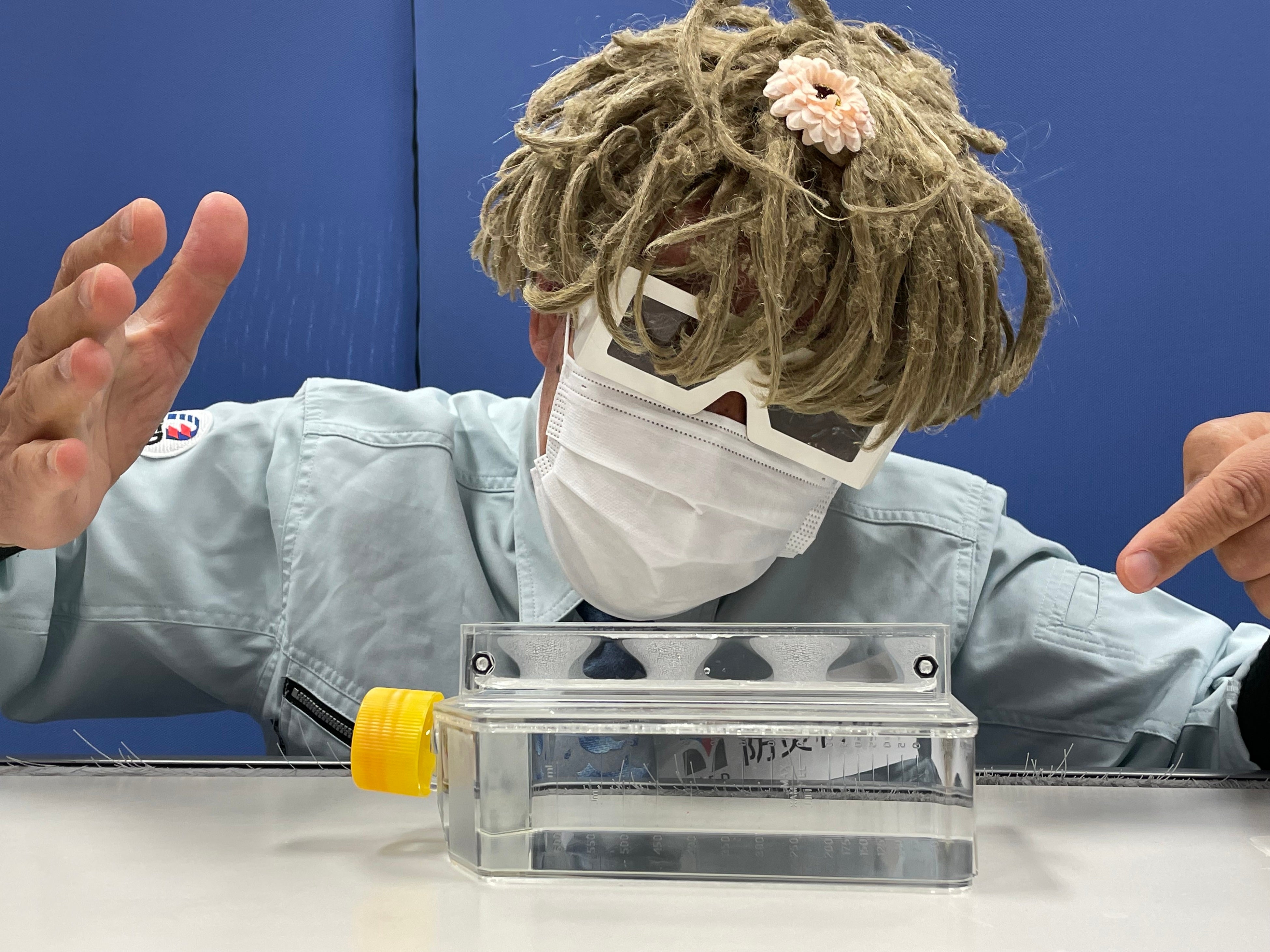 防災科研Dr.ナダレンジャーの実験ショー　©国立研究開発法人 防災科学技術研究所