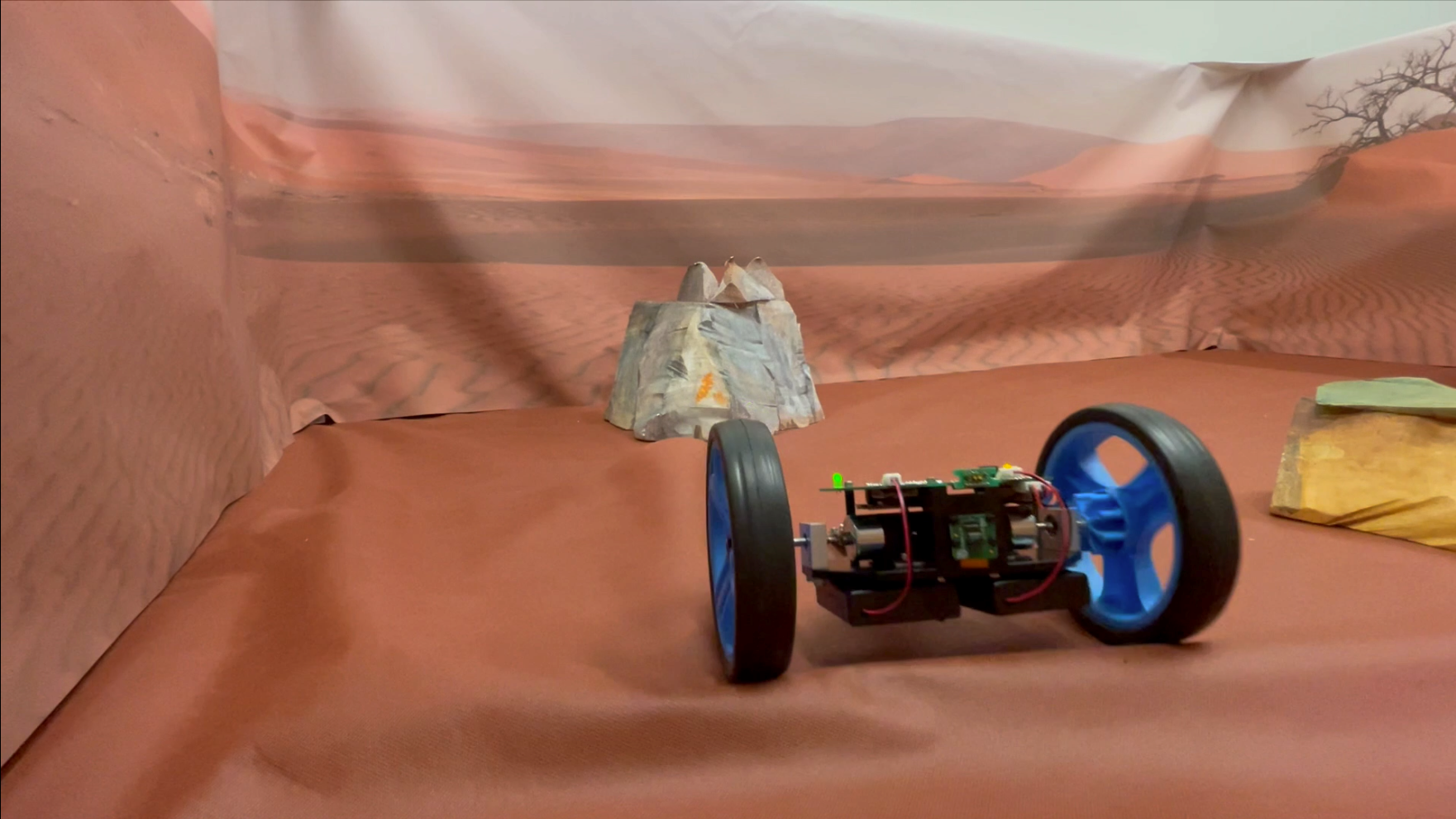 科学技術館CANSAT遠隔探査ミッション~未知の惑星に挑め~　©東京理科大学理工学部木村真一教授＋宇宙の学び舎seed