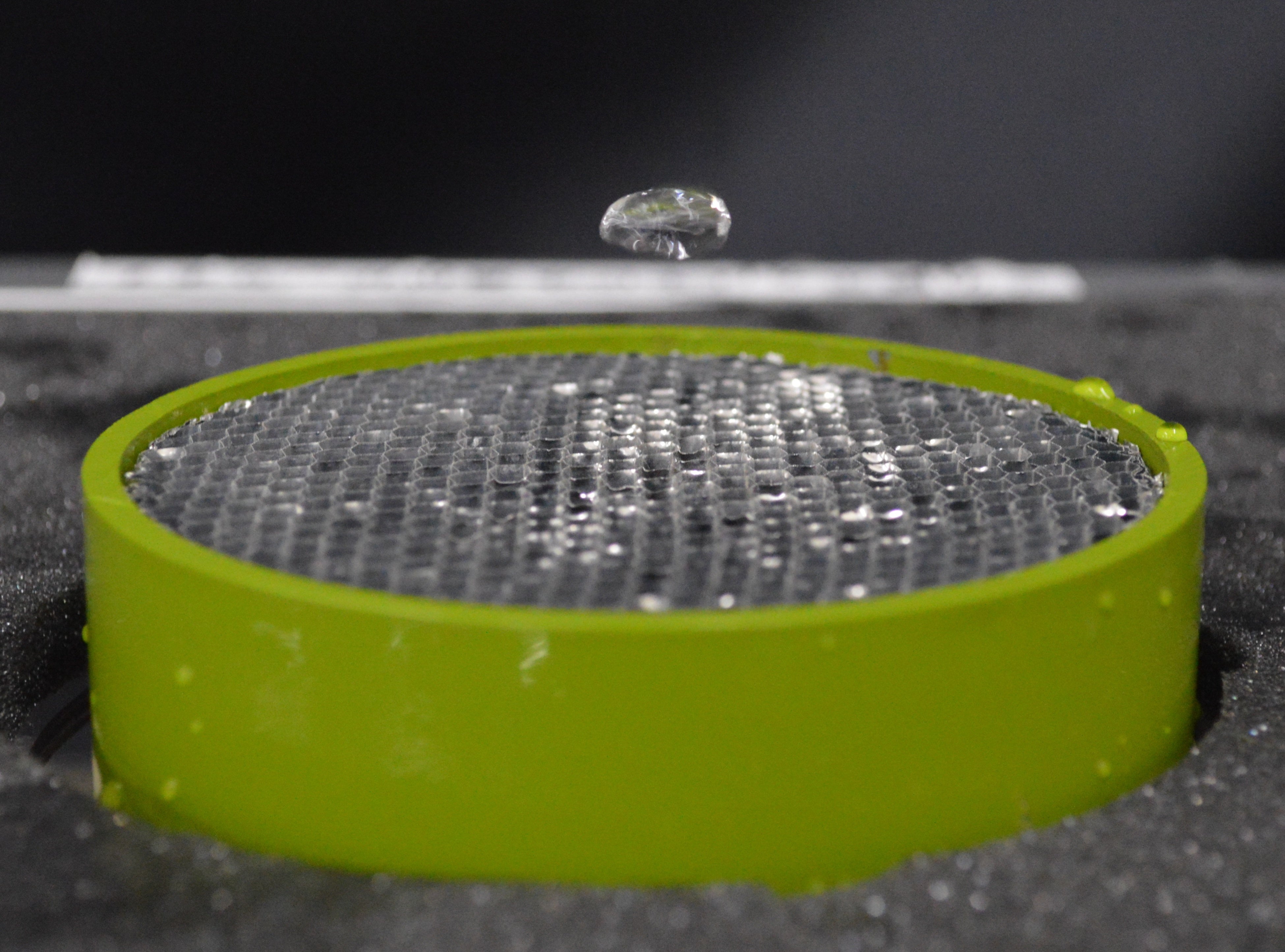 雨粒が浮かぶ様子を見てみよう