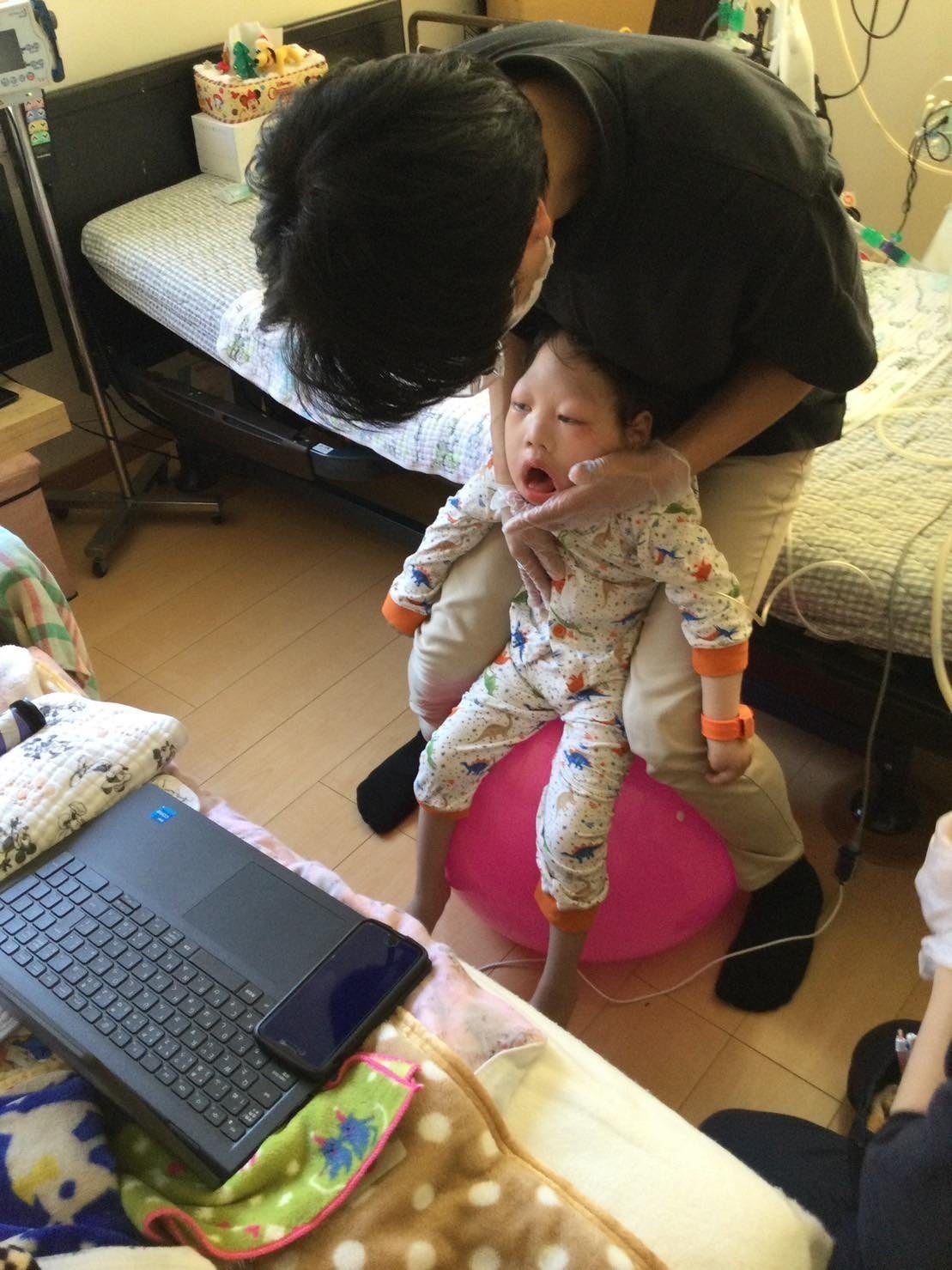 自宅でデジリハを利用する様子