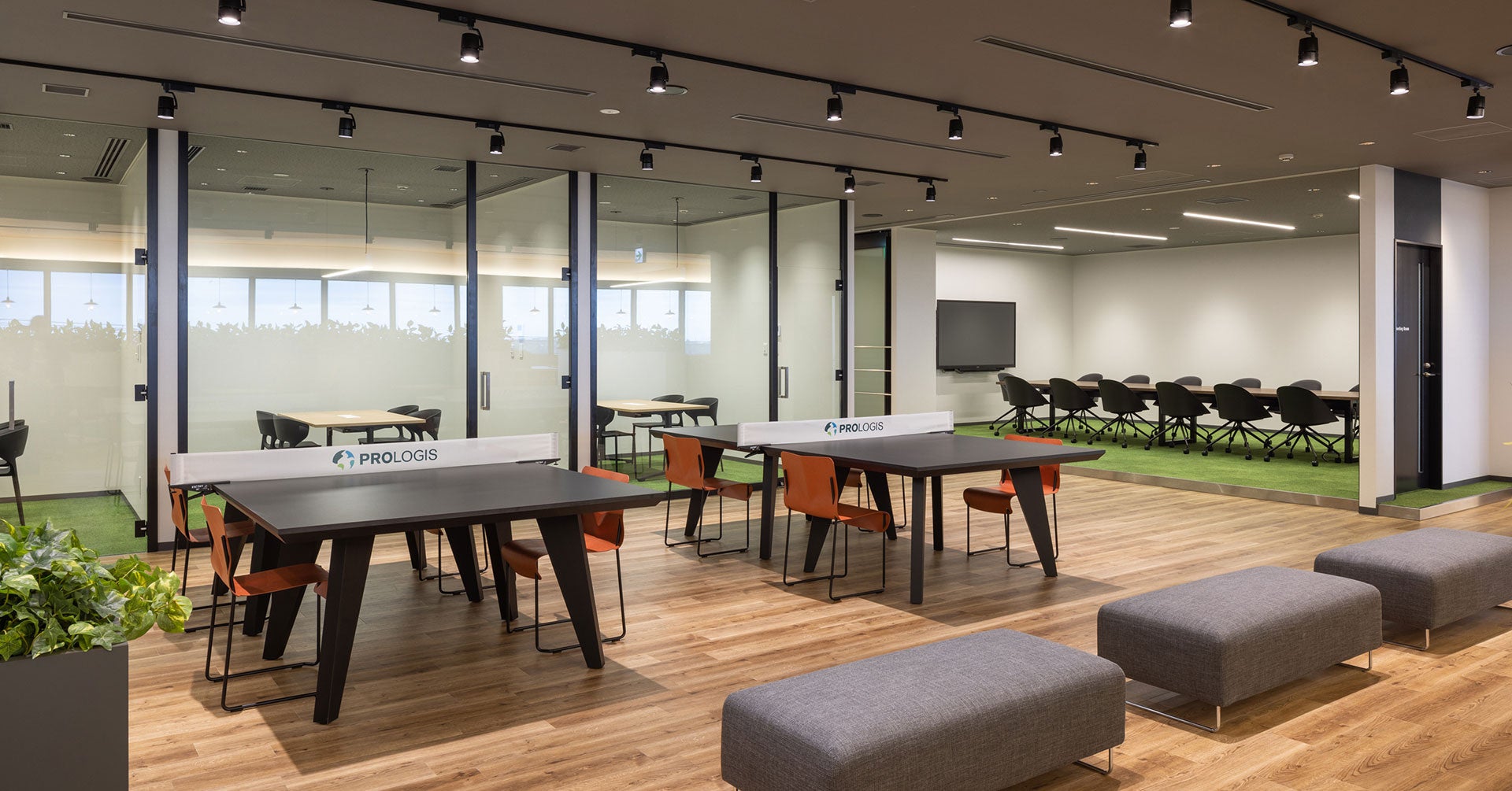 「プロロジスパーク八千代1」カフェテリアと会議室