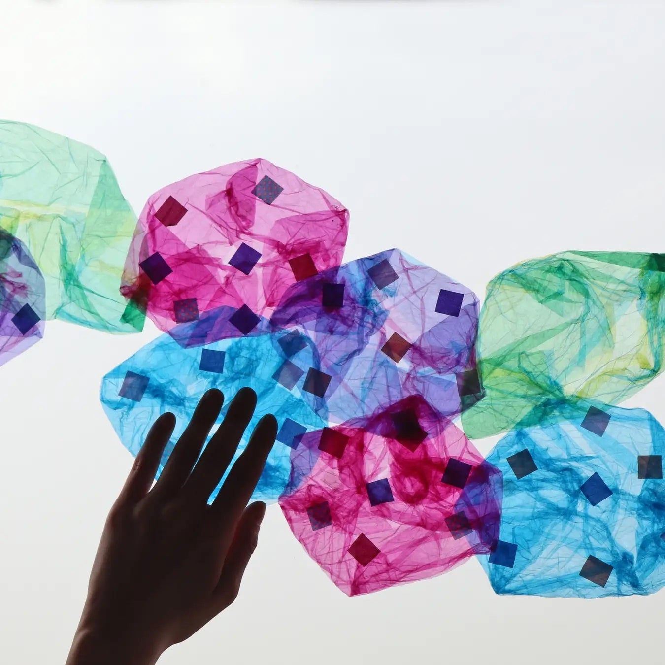 窓に貼ってお手軽アート