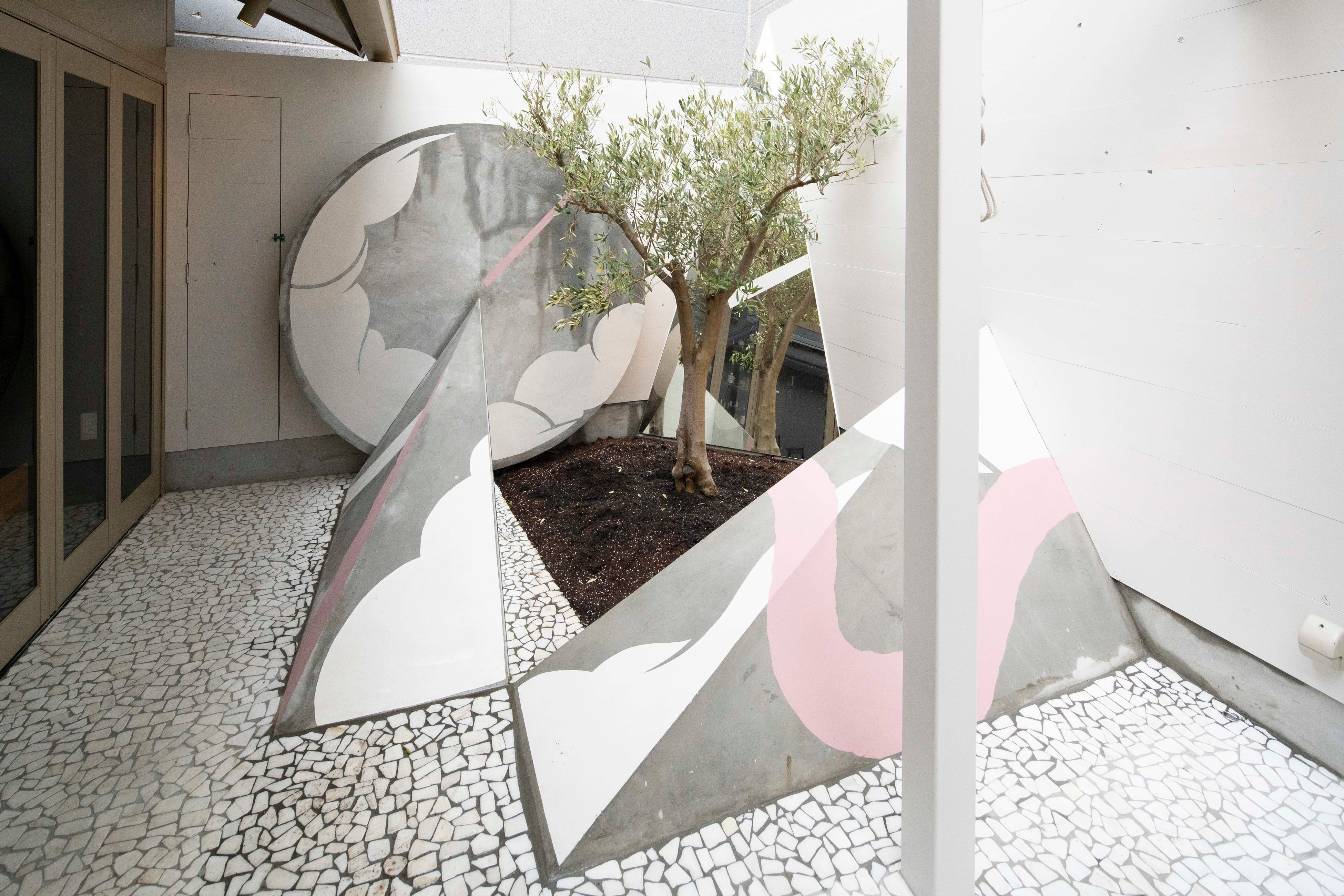 中庭オブジェペインティング／WOK22