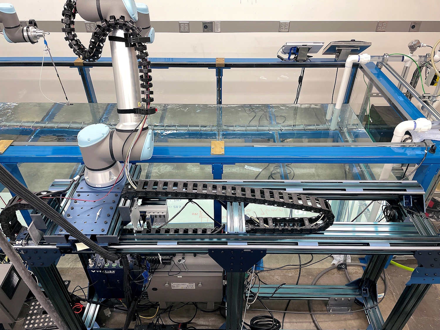 画像 2 ：ロボットアームの機械部分