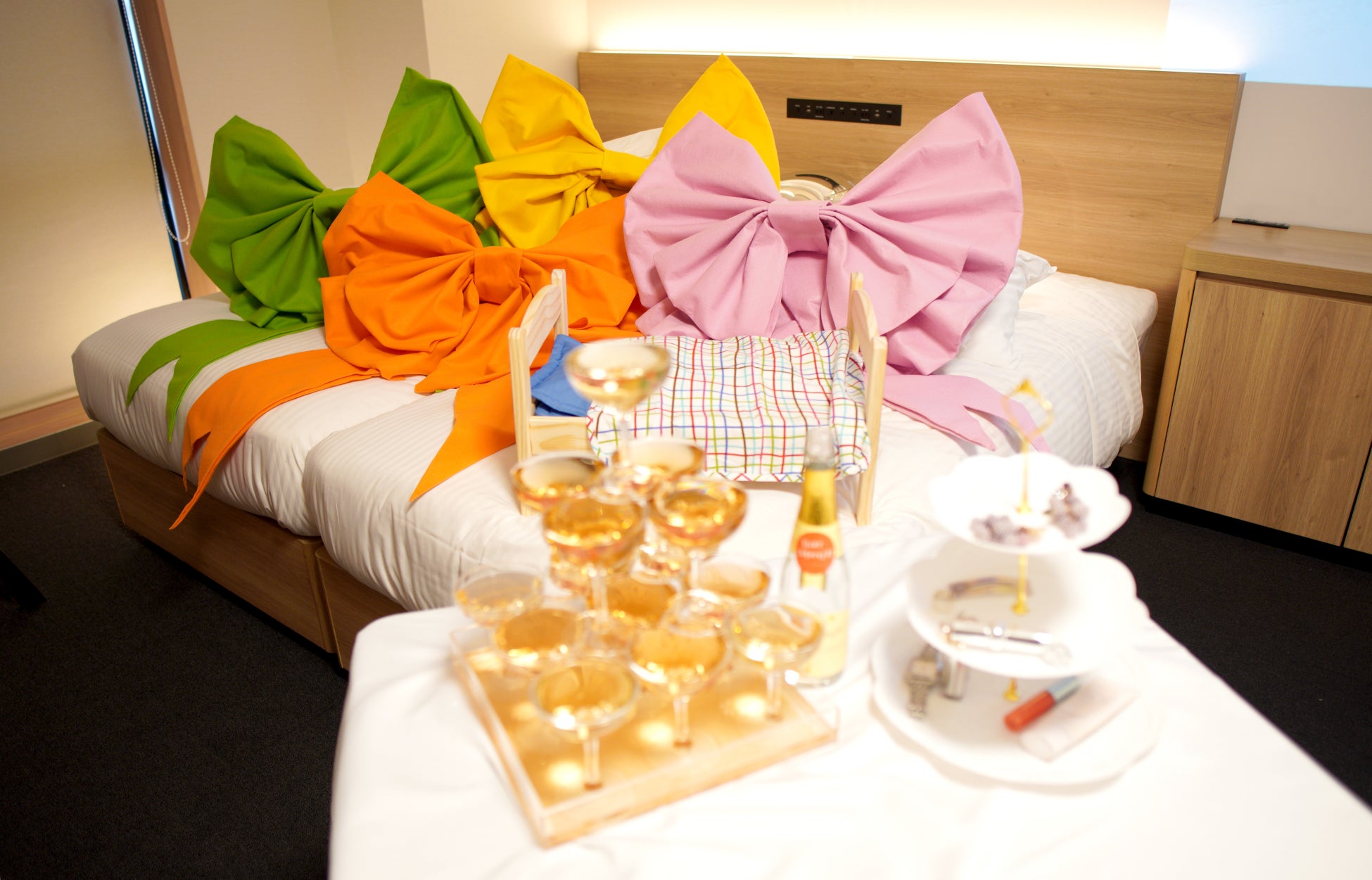 推し色ビッグリボン シャンパンタワーで 最先端の映え 推し専用ベッドで 推しと泊まれる 推し 活ホテルをプロデュース 株式会社oshicocoのプレスリリース 推し色ビッグリボン シャンパンタワーで 最先端の映え 推し専用ベッドで 推しと泊まれる 推し 活ホテルをプロデュース 株式会社oshicocoのプレスリリース