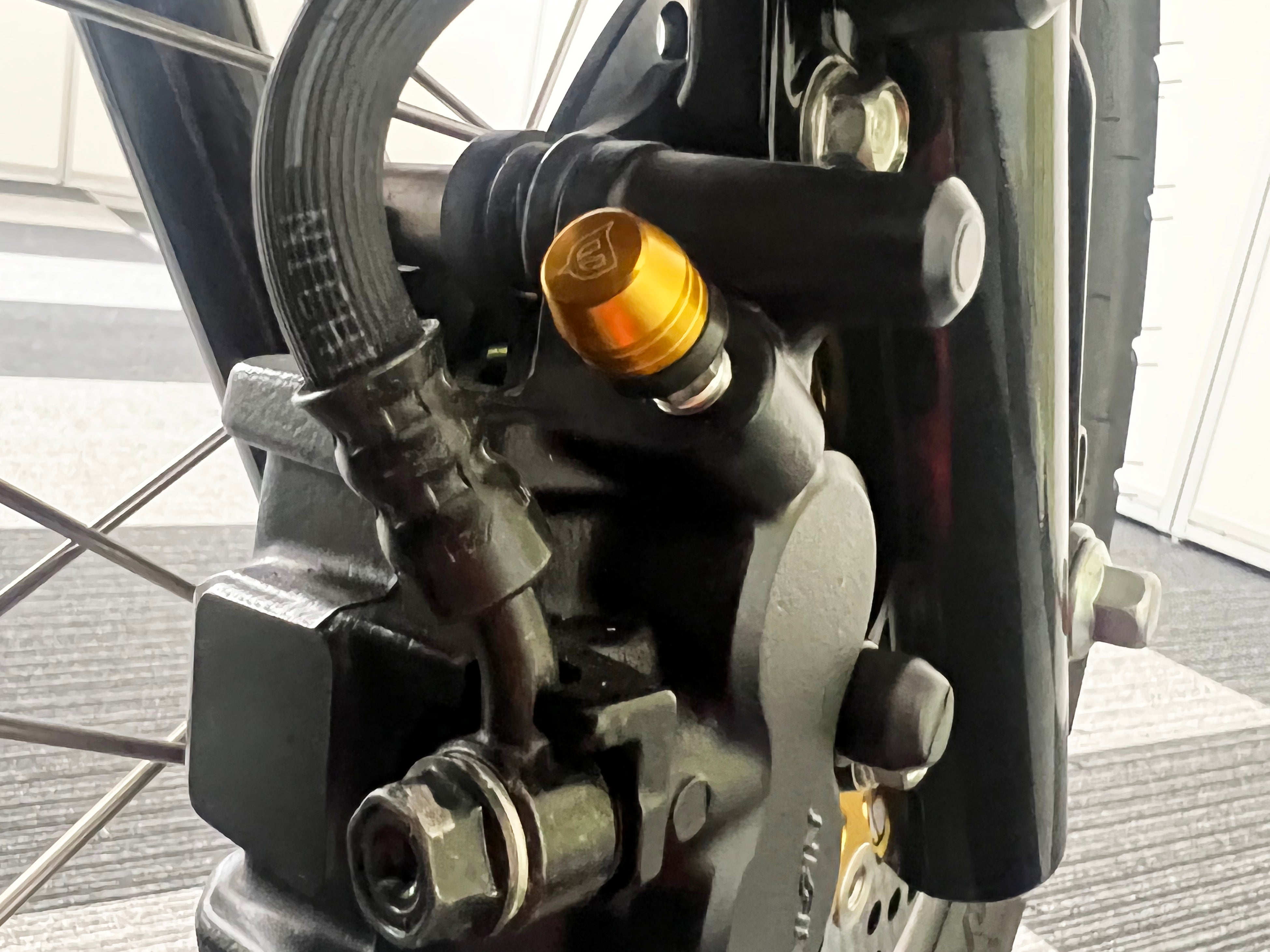 エヴァテック CNCブリードキャップ  フロントキャリパー