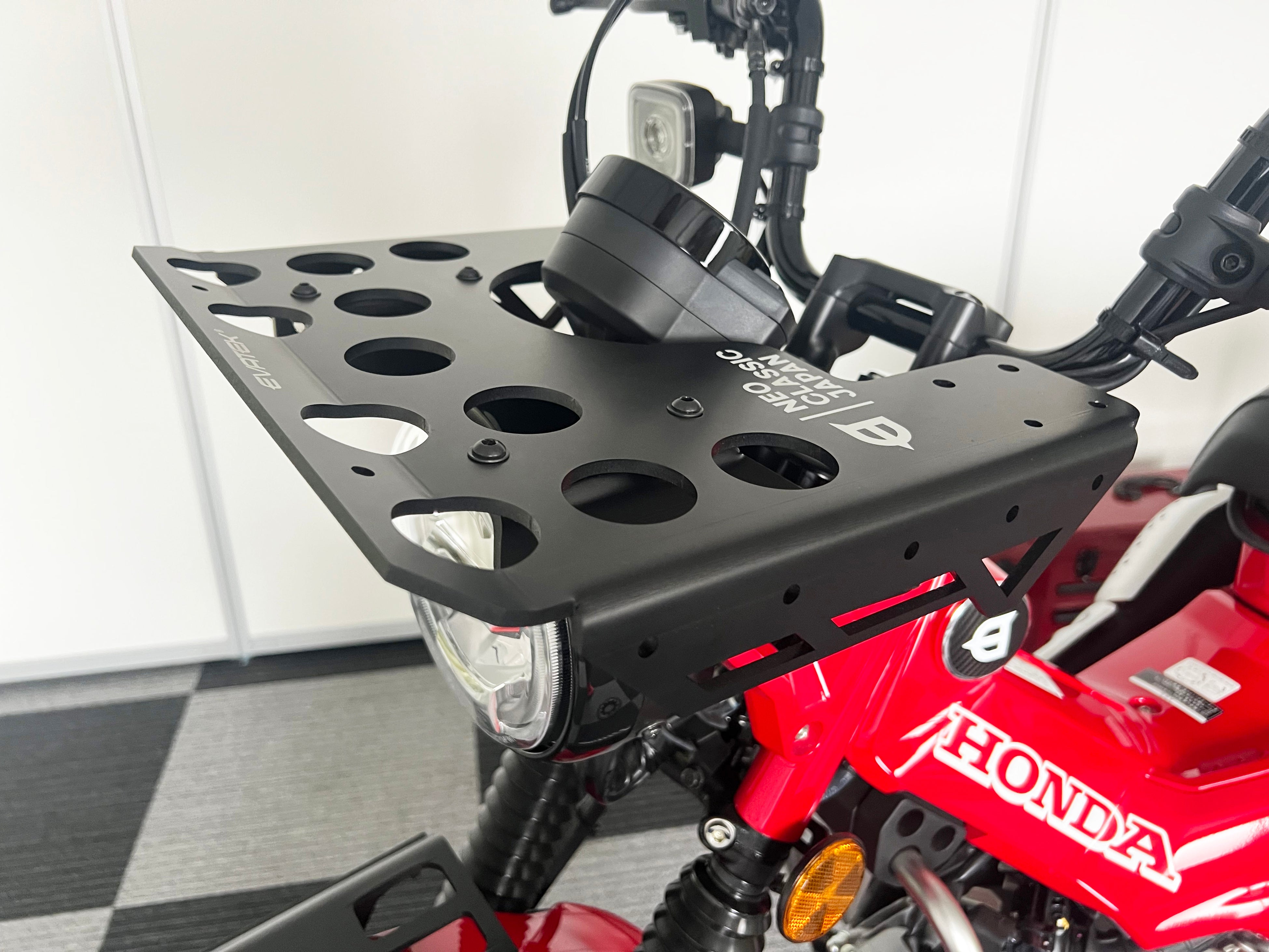 EVATEK EVATEK:エヴァテック アルミフロントフェンダーキャリア カラー：ハードオレンジ CT125 満足な積載力EVATEK CT125 アルミフロントキャリア 取付方法 - YouTube