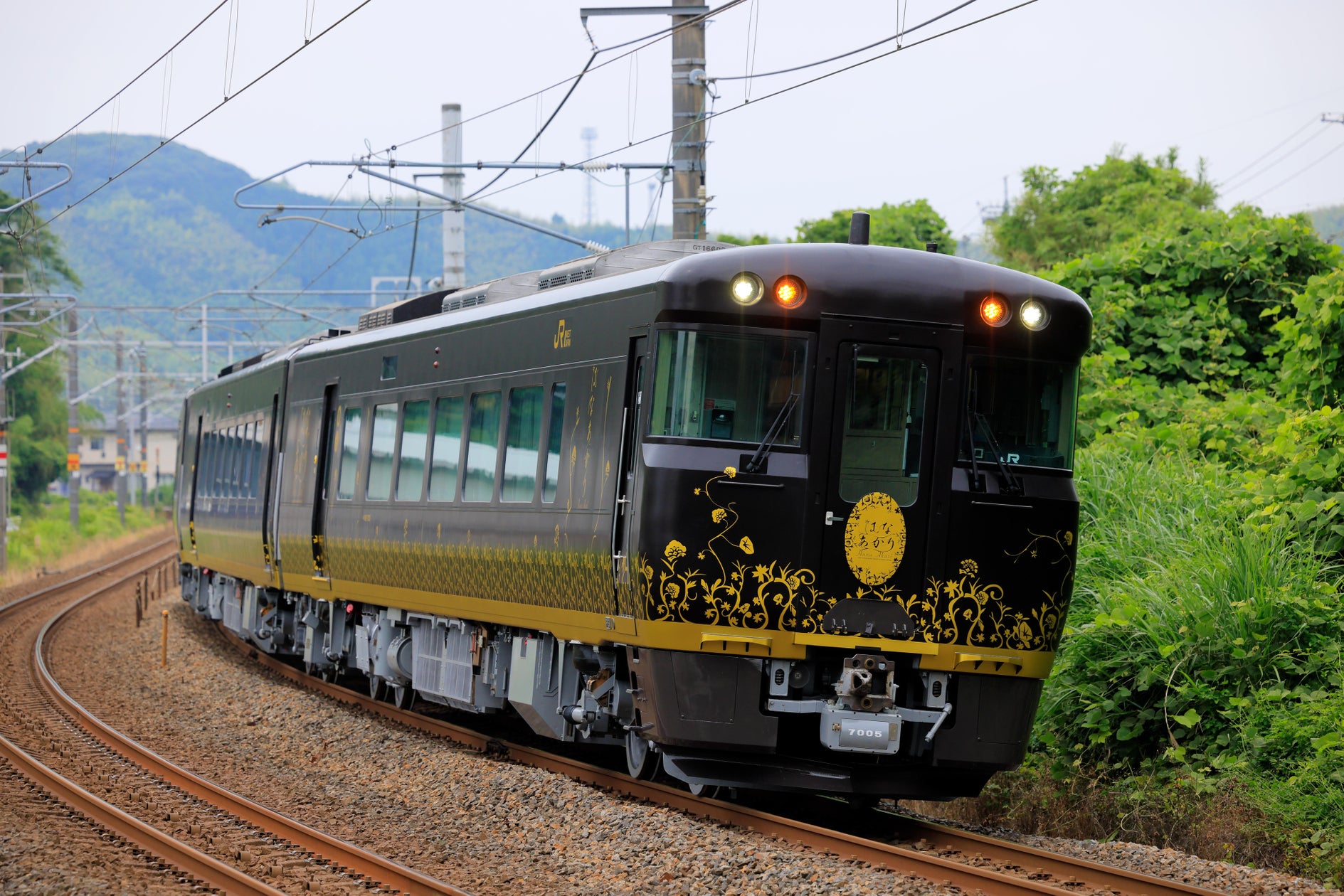 観光列車「はなあかり」運行開始!!