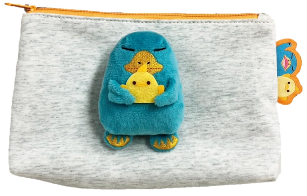 【夢のコラボレーション第二弾!】「カモノハシのイコちゃん」×「ぴよりん」だっこポーチを発売!