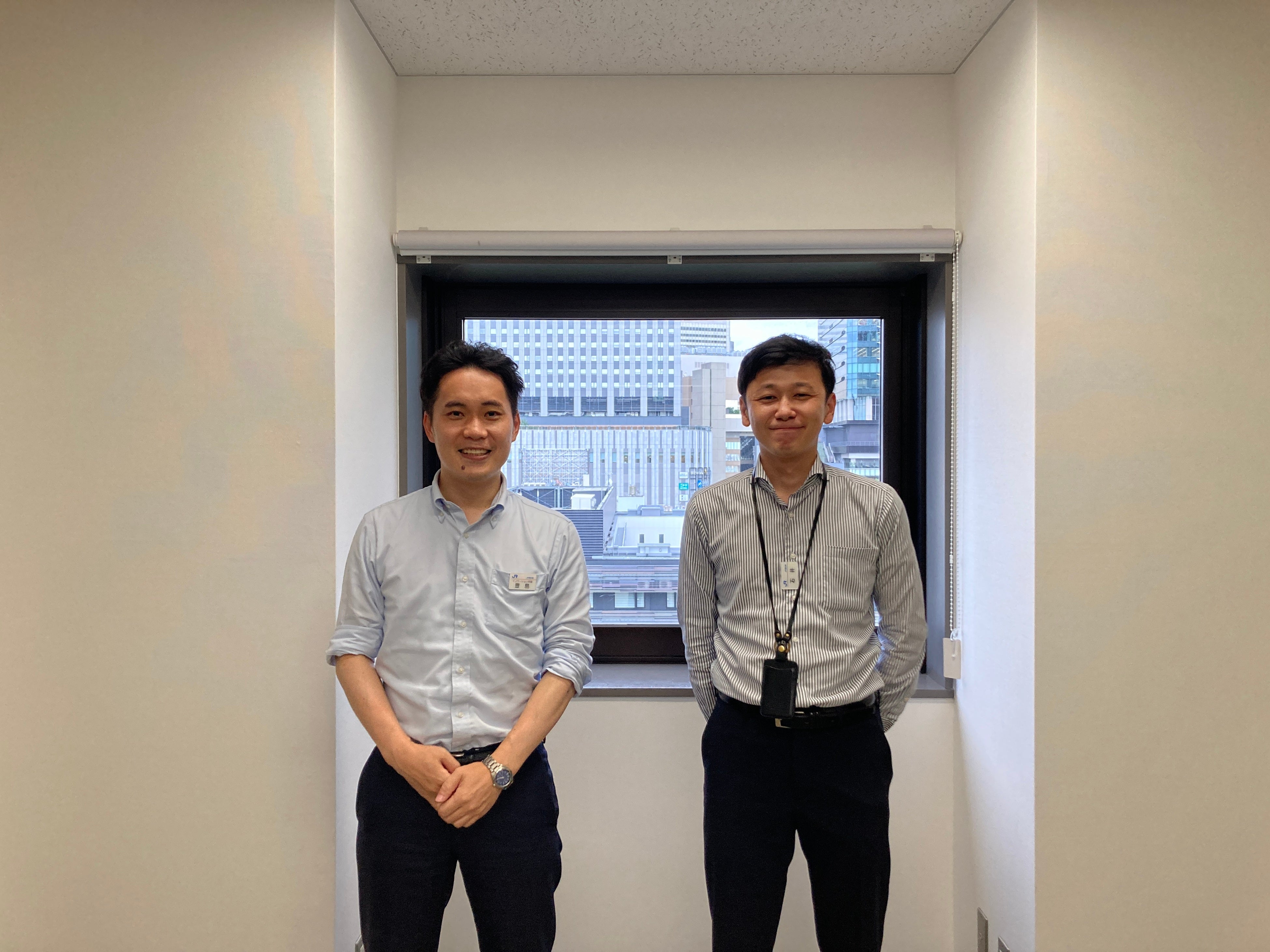 JR西日本　イノベーション本部　オープンイノベーション室　豊島　正浩（左）・石井　俊英（右）