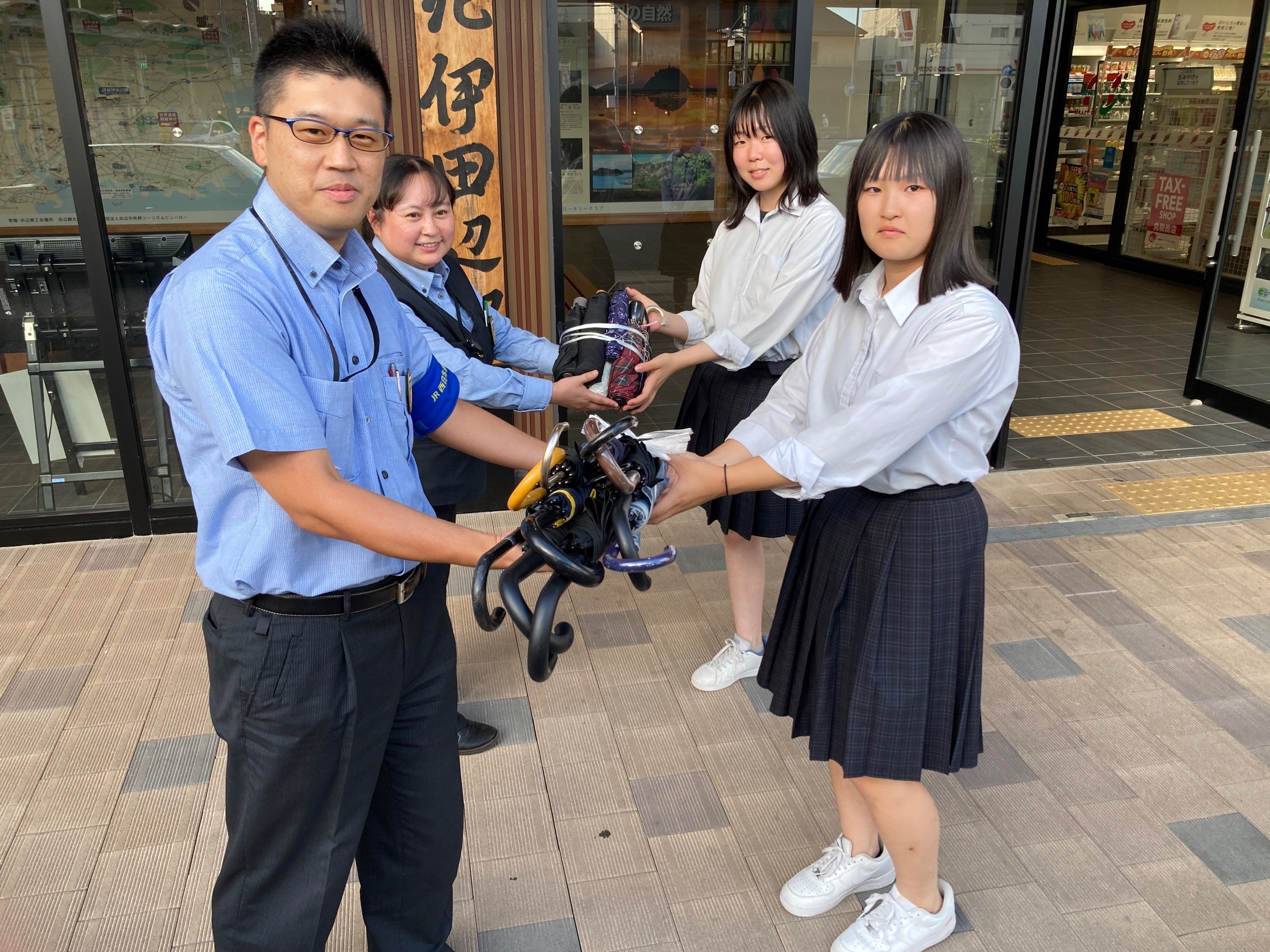 １回目の譲渡の様子（9月13日）