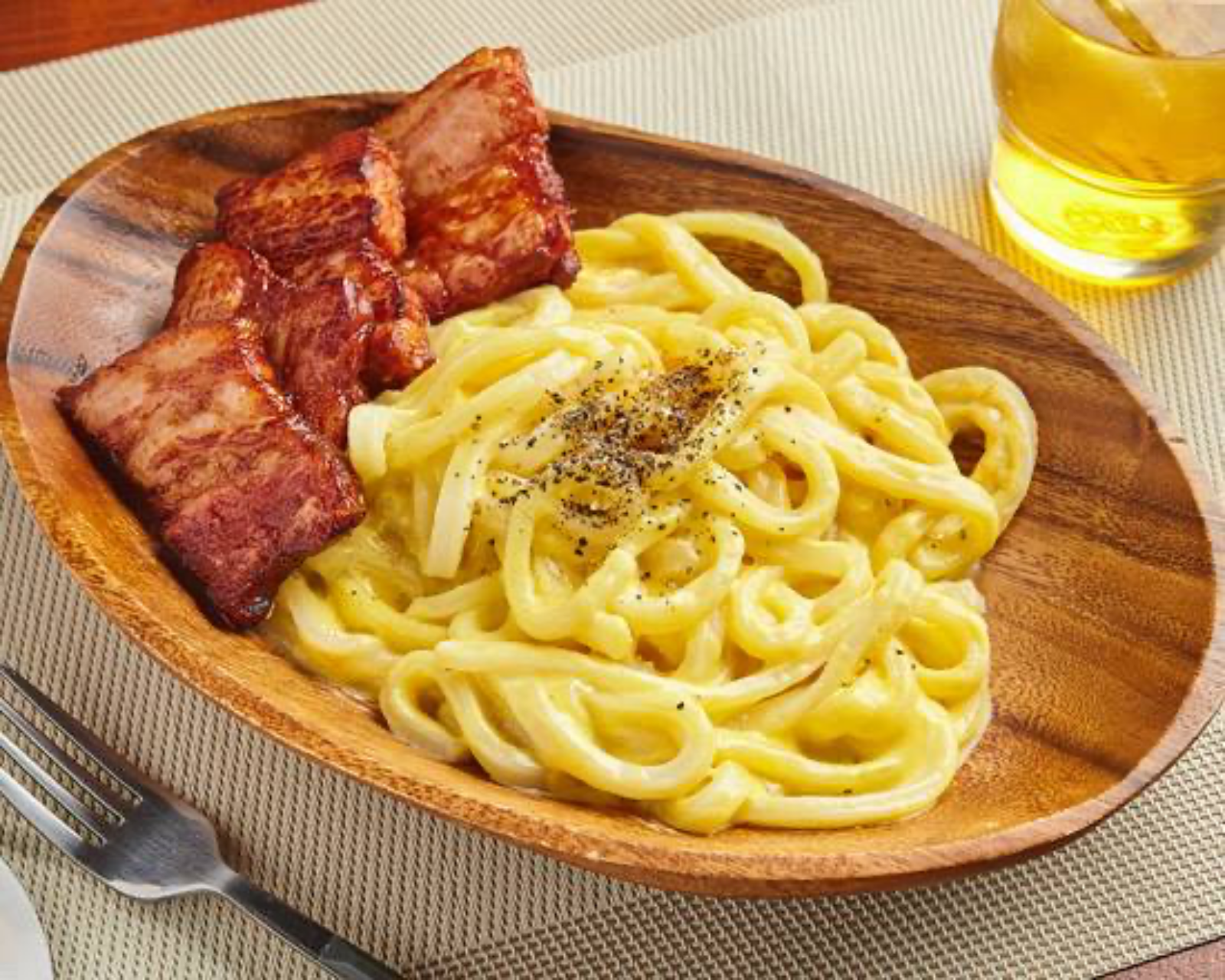 変わり種1番人気のカルボうどん