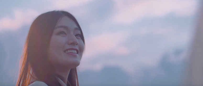 夕刻の稲佐の浜。 旅の締め括りを記念撮影。 旅の思い出を胸に前向きな笑顔。