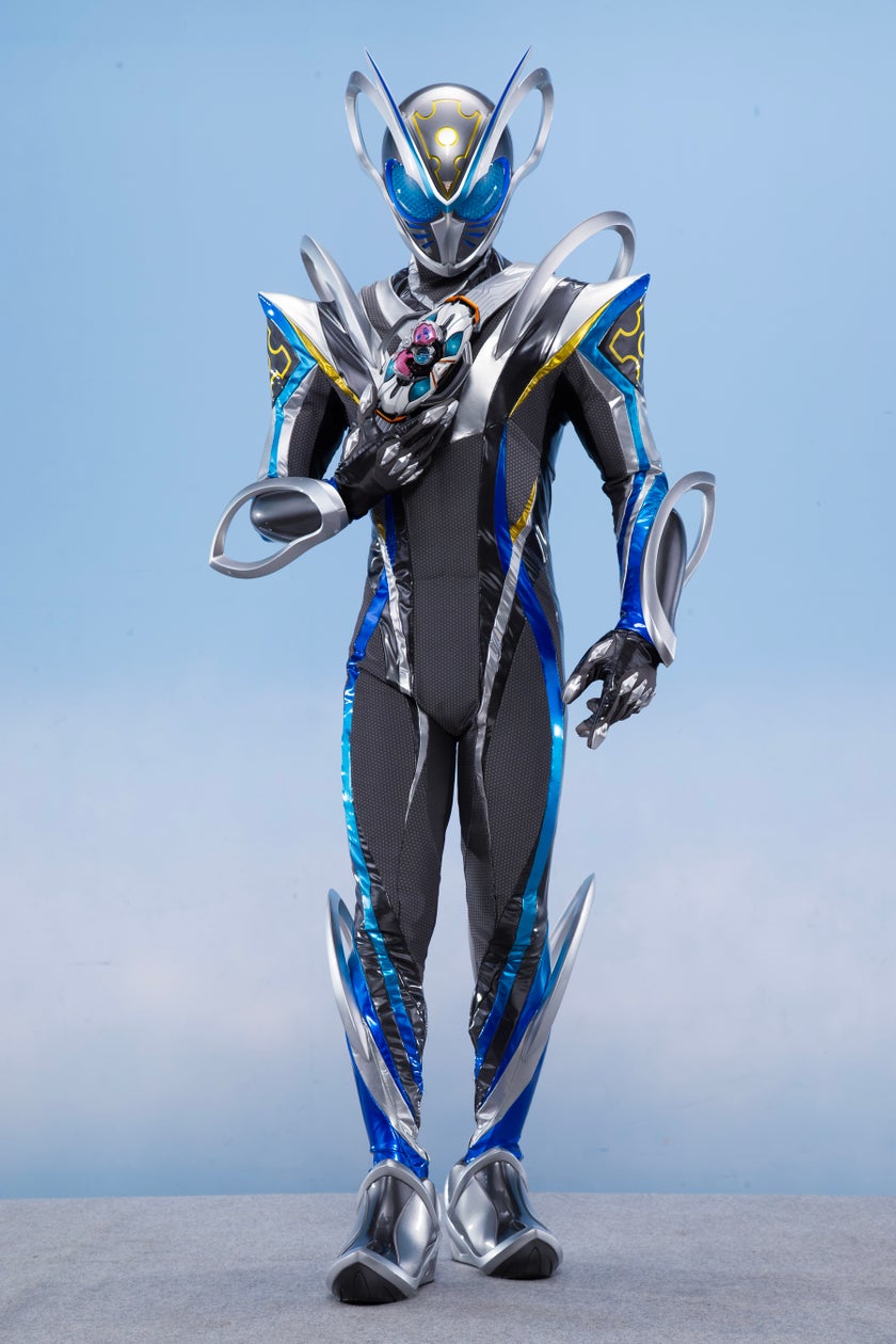 Manual oficial dos profissionais de queijo do Japão aparece em cena de Kamen Rider My-Th e a associação explica a parceria