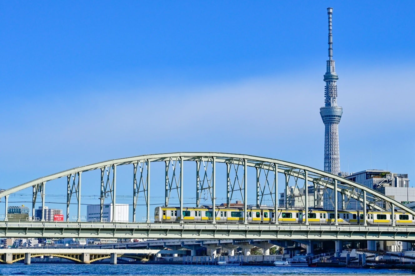 隅田川橋梁（総武線）とスカイツリー