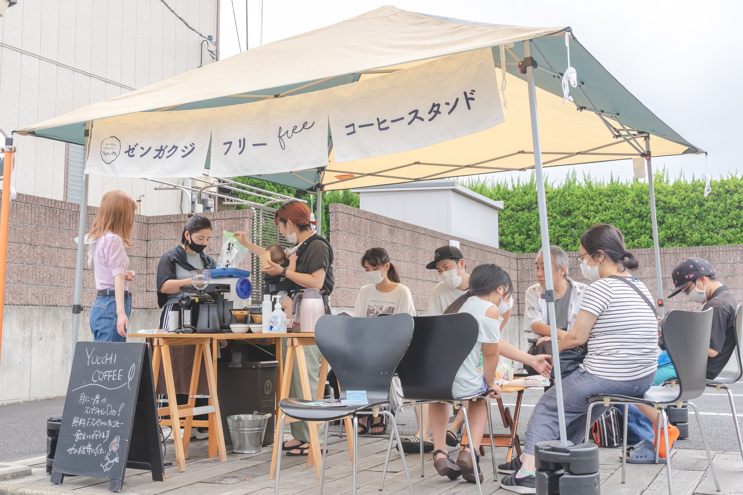 「ゼンガクジ フリー コーヒースタンド」の様子