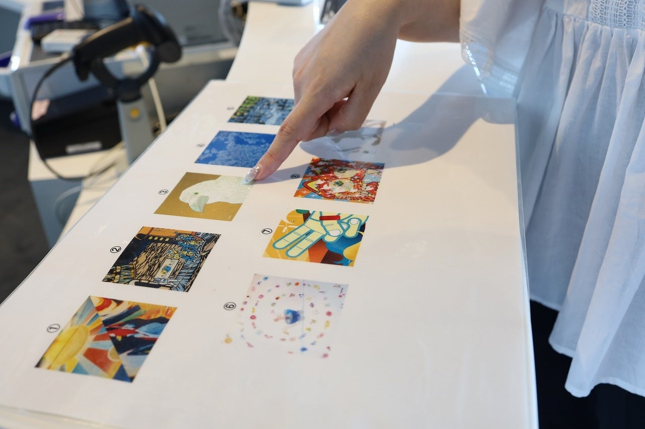 ポストカードは９種類の絵柄から選べます