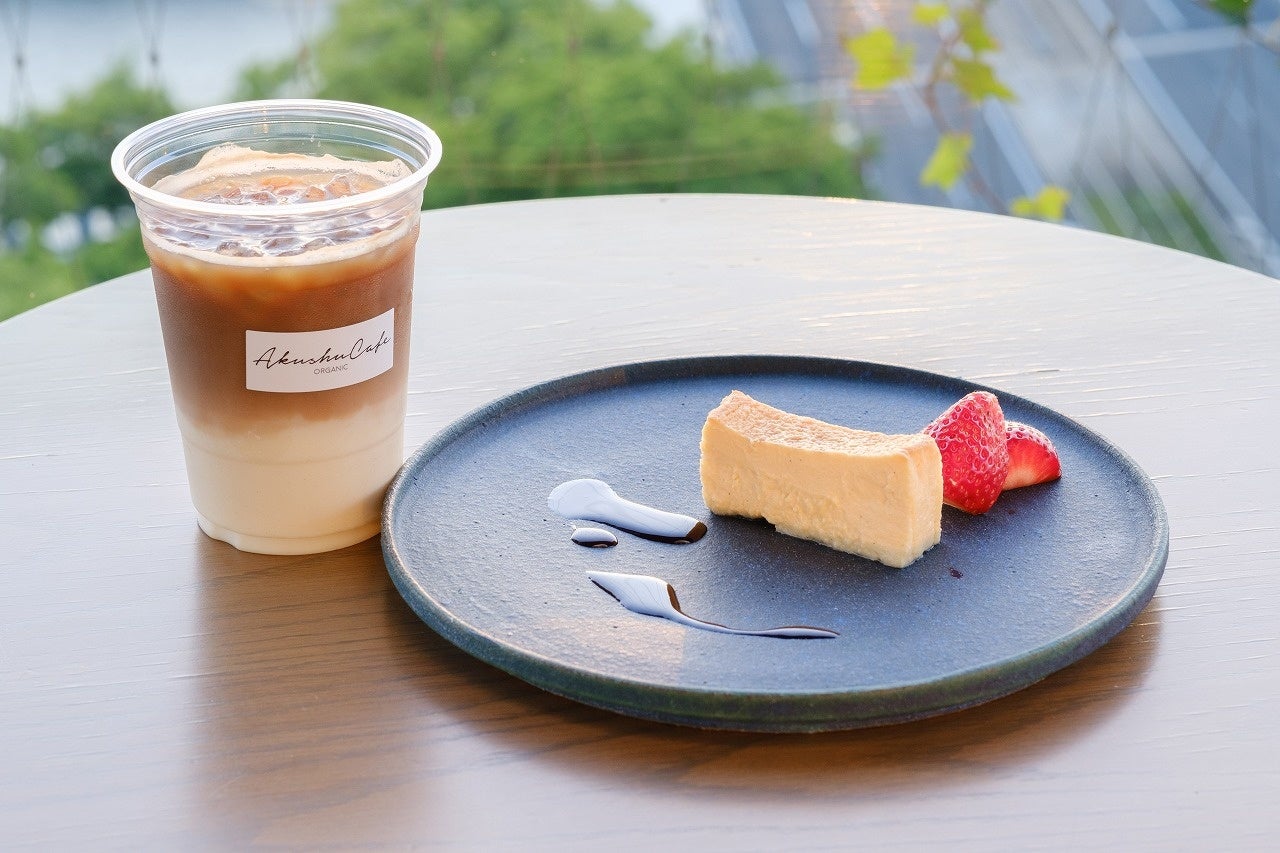 ◆豆乳ミルクラテ（税込７３０円） ◆Bee’sの生はちみつチーズケーキ（税込各1,０００円）