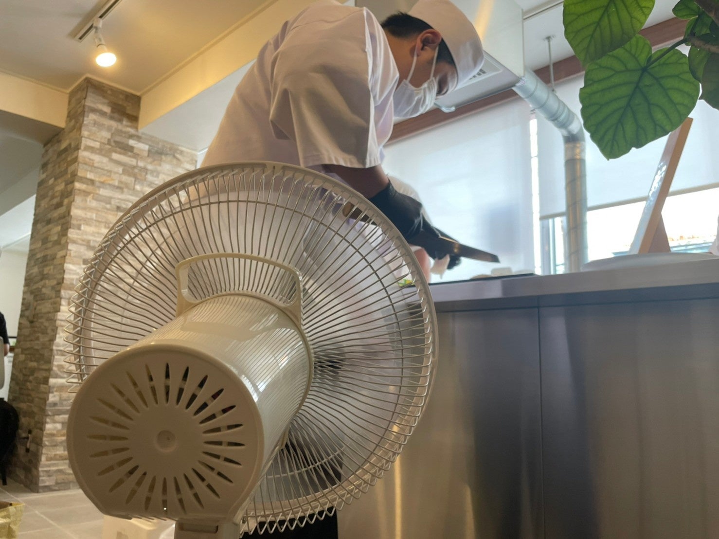 扇風機を独占する、熱い漢