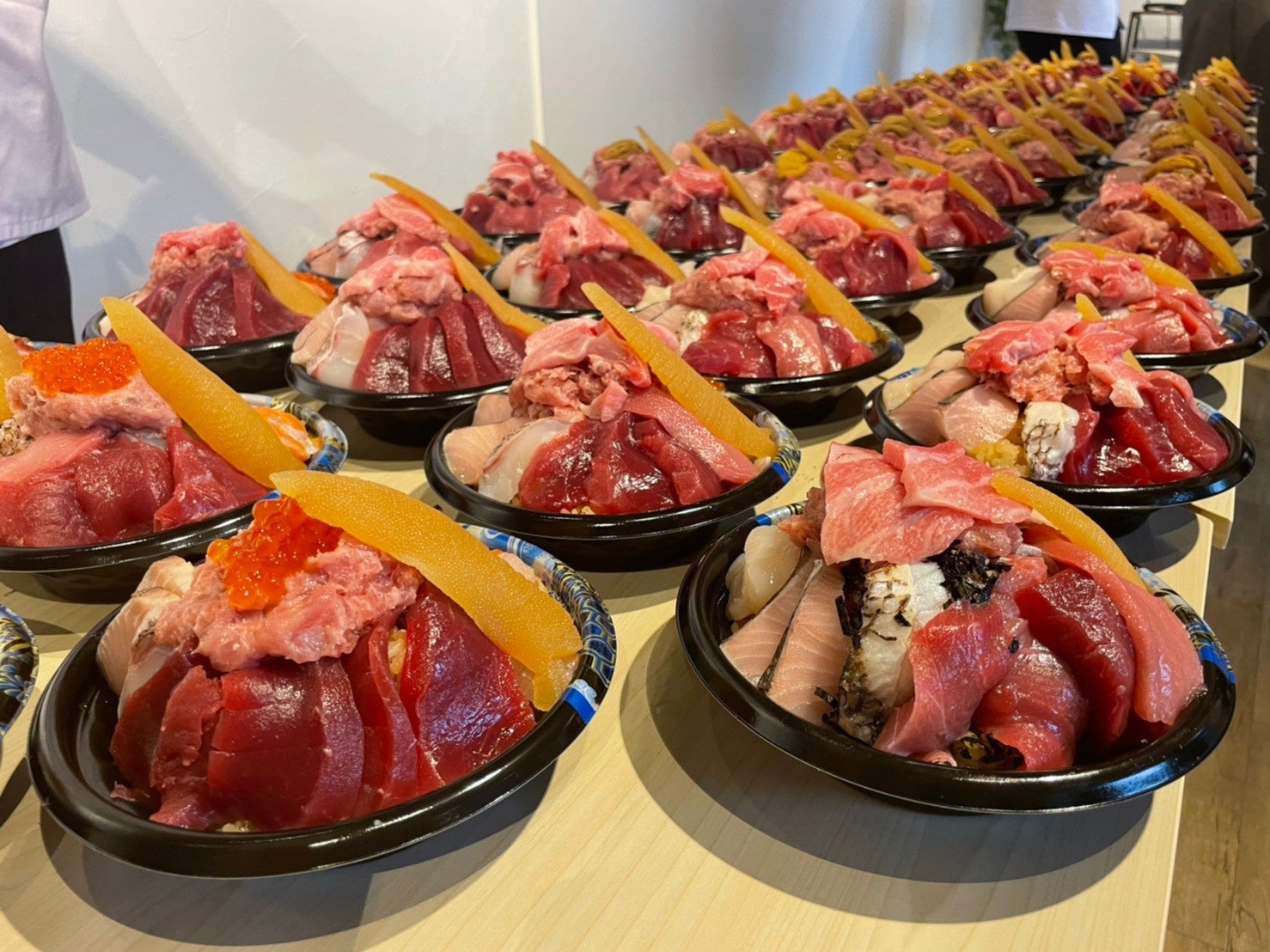 今回の海鮮丼のテーマは【有楽町かきだ人気寿司ネタトップイレブン丼】