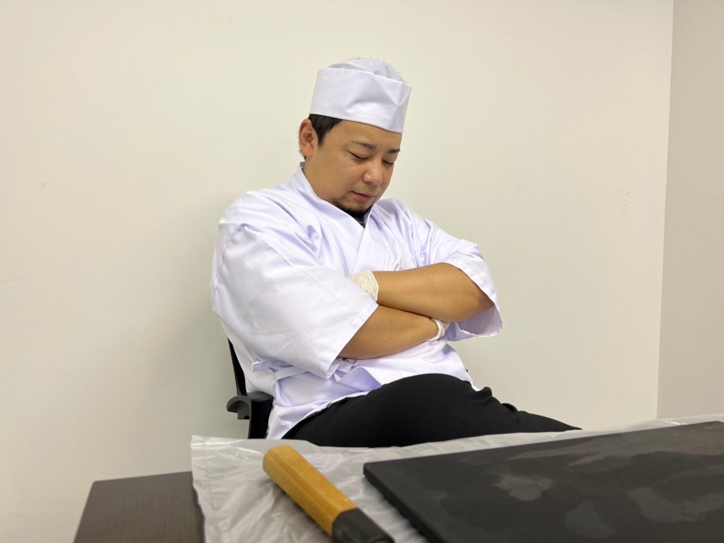 眠っている可能性も高い。