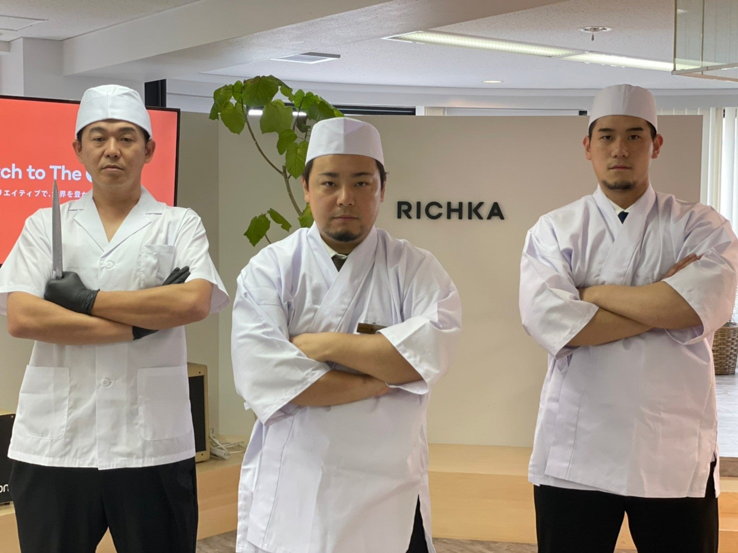 中央：株式会社ユニポテンシャル代表 蛎田　右：ユニポテンシャル社員 平　左：5歳