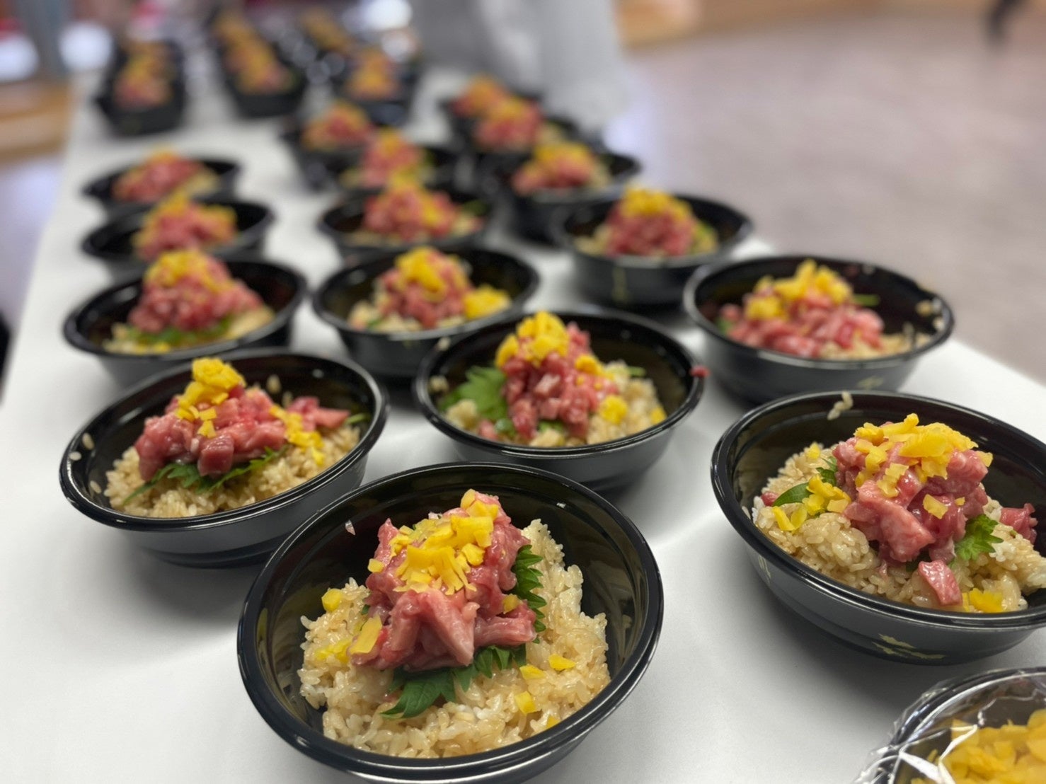 今回のまかないのテーマは【本マグロ頬肉の絶品トロタクとその他鮮魚丼】