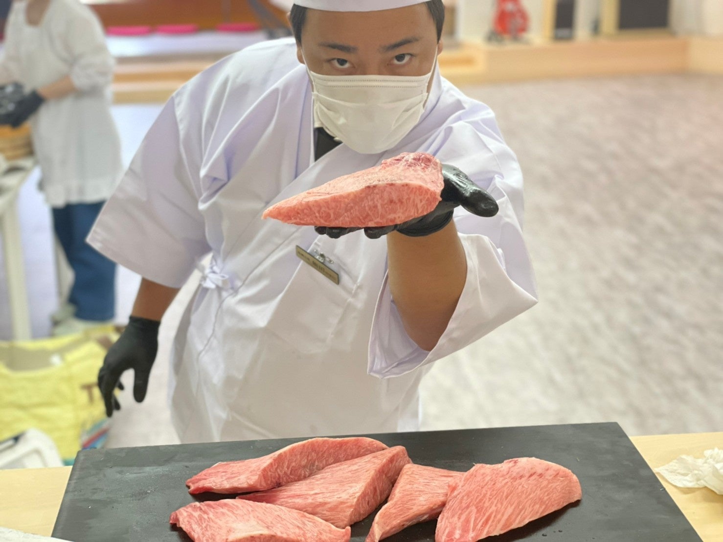 マグロのほほ肉を牛ヒレ肉のようだと表現する転職大将