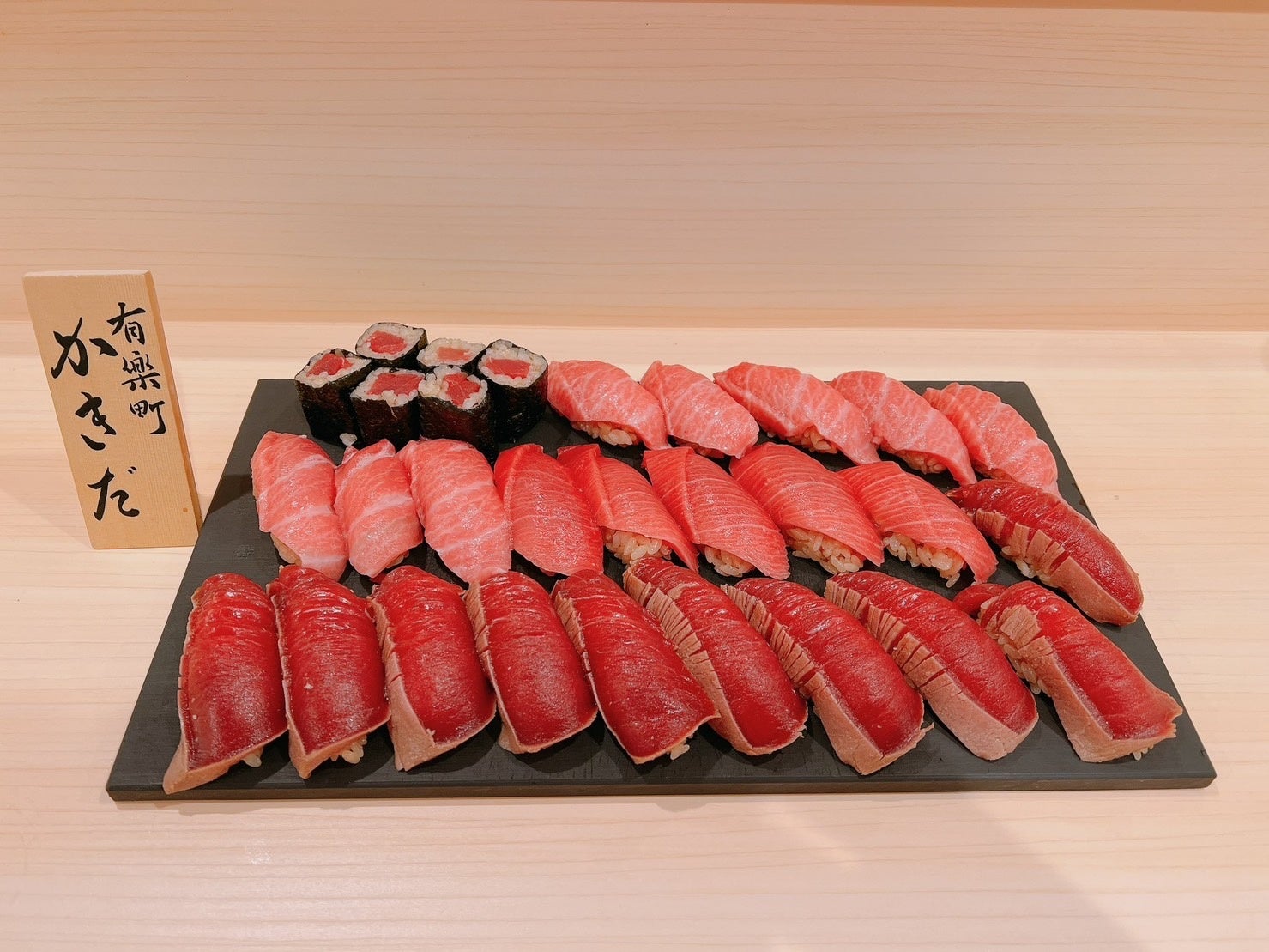 初競りで落としたマグロを使用した握り。まさにマグロパーティ