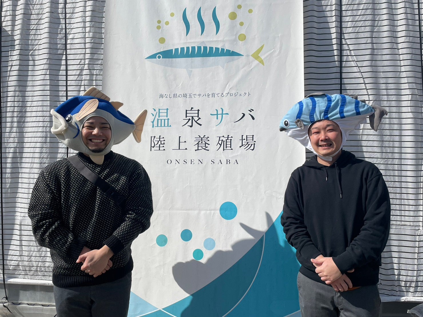 右：おふろcafé 白寿の湯 料理長 佐藤さん（サバver.） 左：大将かきだ（マグロver.）