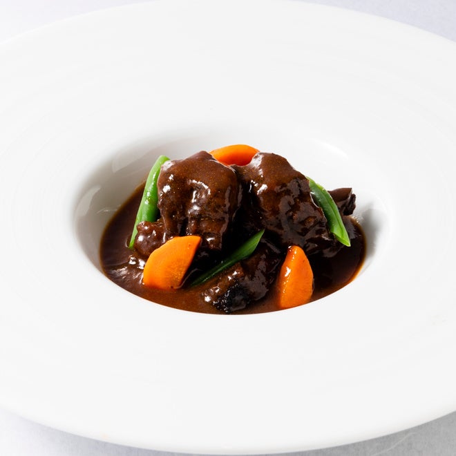 牛ほほ肉の煮込み　ブルゴーニュ風