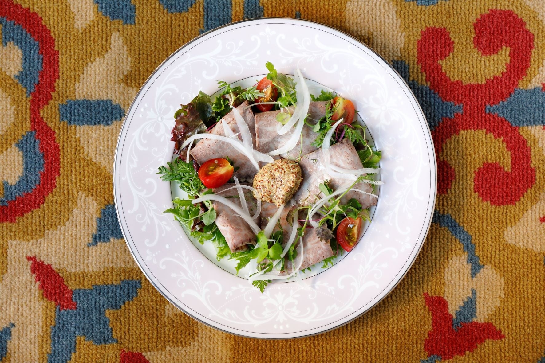 自家製ローストビーフの冷製サラダ（イメージ）