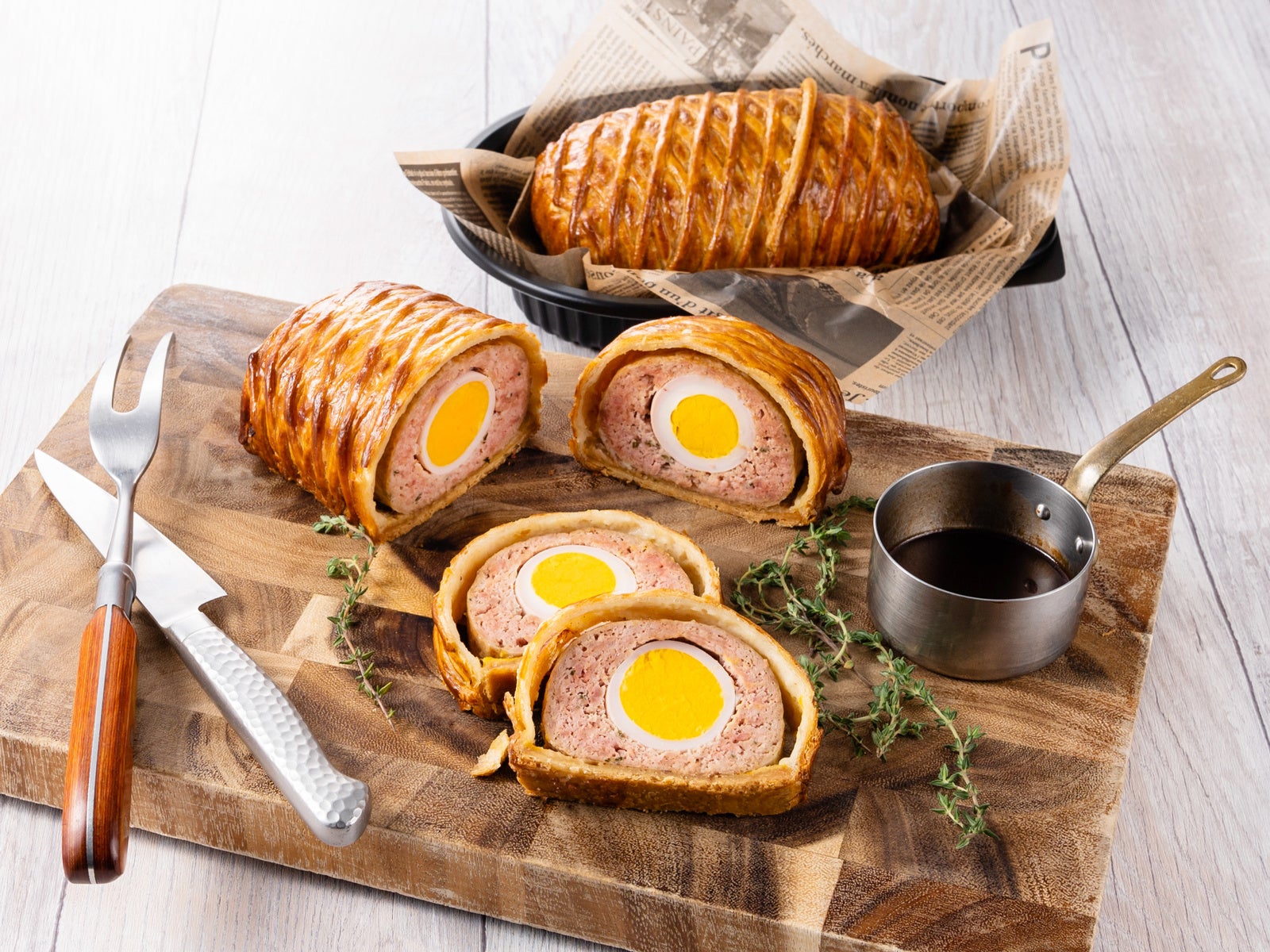 ホテル特製ミートパイ　マデラソース