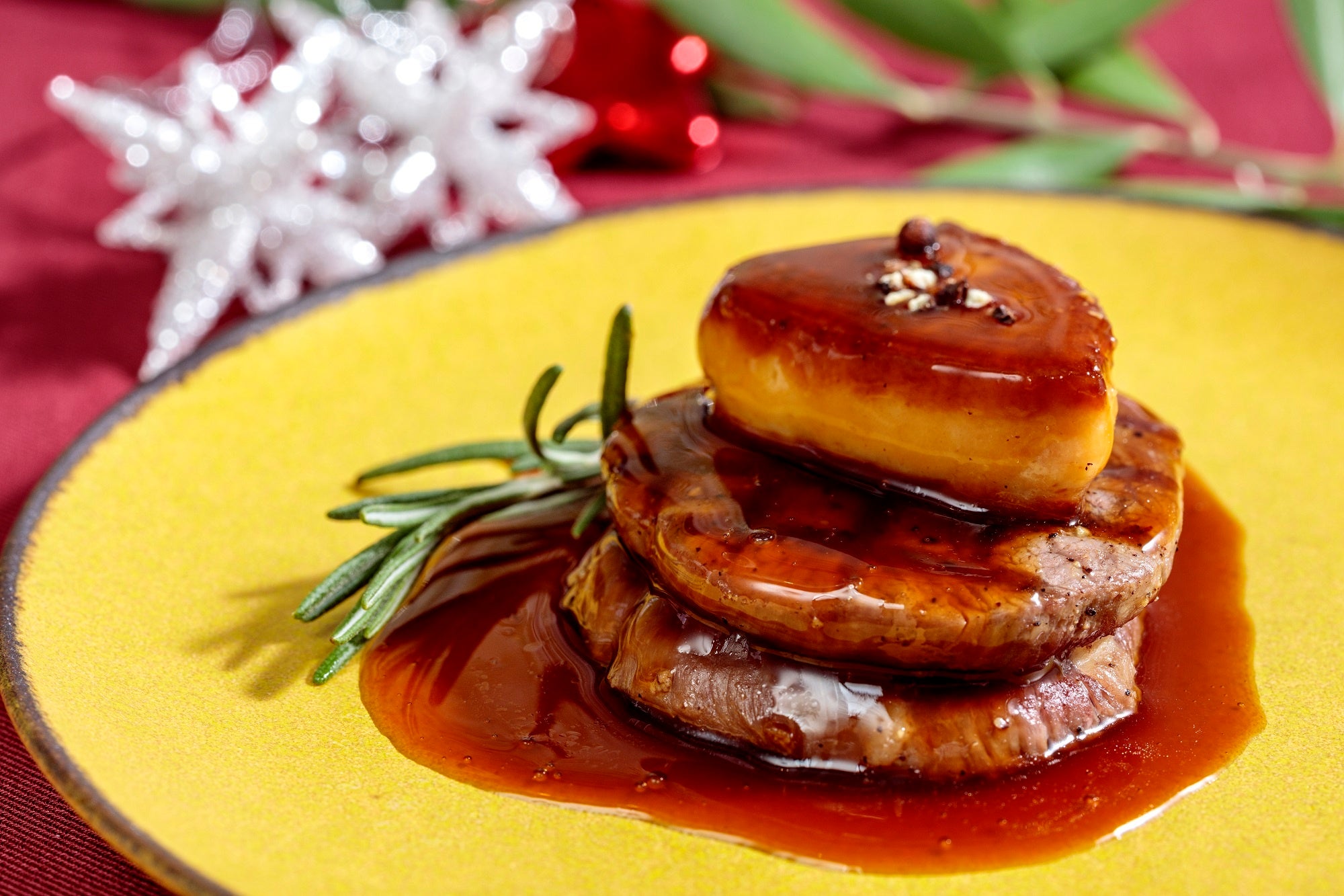 牛フィレ肉のグリル　フォアグラ添え