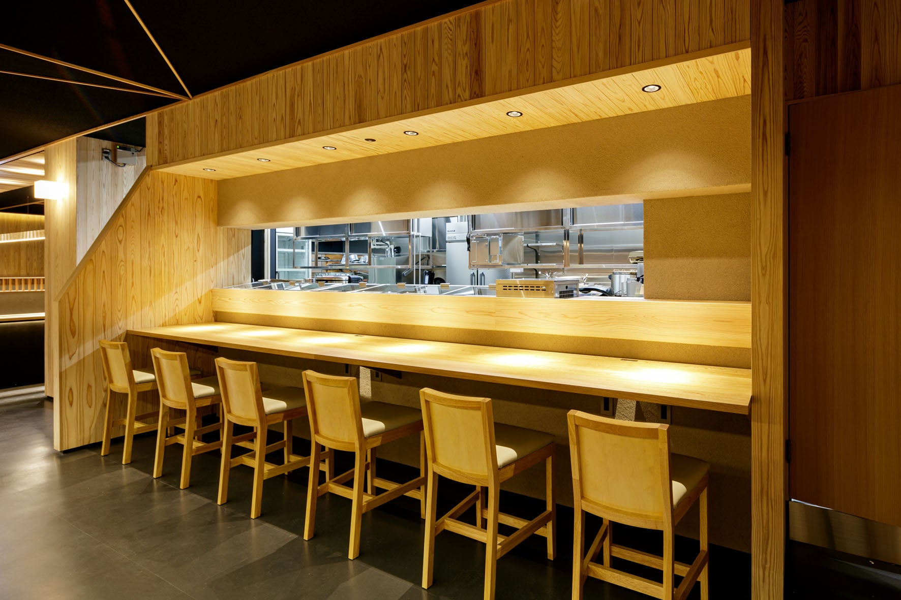 レストラン「とやま鮨　海富山」店舗内観②