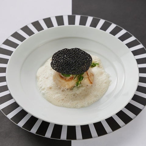 ホタテ貝柱と舌平目のシャンパーニュ風味　チーズ入りリゾットと和ハーブの香り