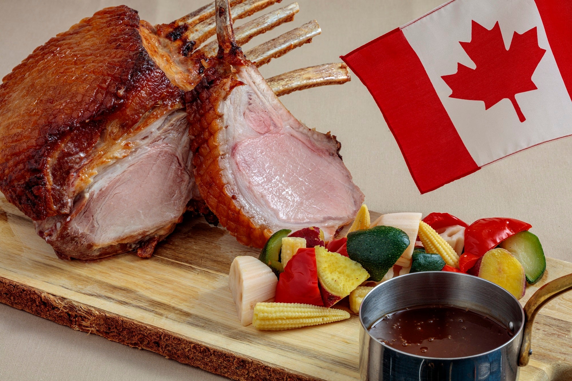 ５月 月替りメニュー　カナダ：ローストポーク　メイプルシロップ風味