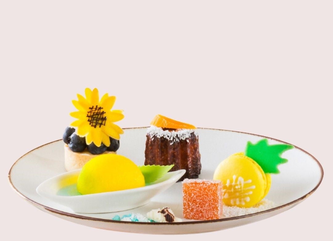 トロピカルフルーツ アフタヌーンティーセット　中段（スイーツ）