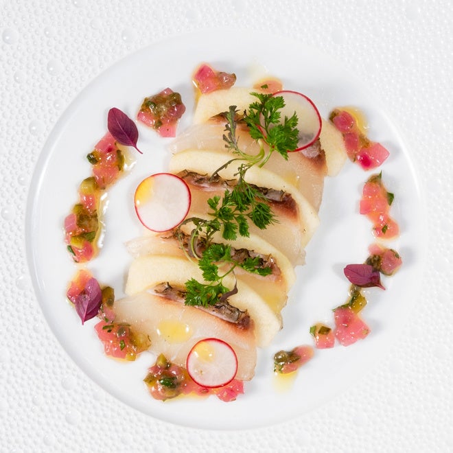 兵庫県産鯛の炙り　ラヴィゴットソース(鉄板焼「季流」）