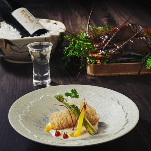 伊勢海老のカダイフ包み　鰹の酒盗とクリームのソース