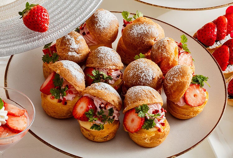 沖美いちご シュークリーム