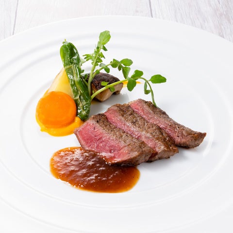 牛肉のステーキ オニオンソース