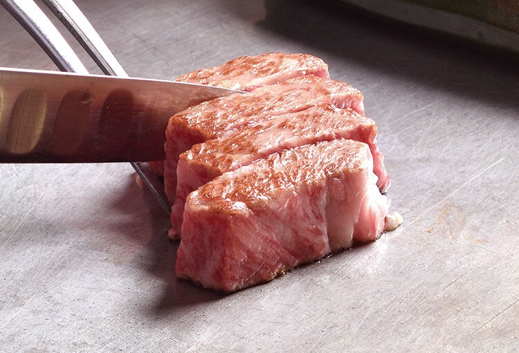 ディッシュパレード名物！ 牛ロースステーキ