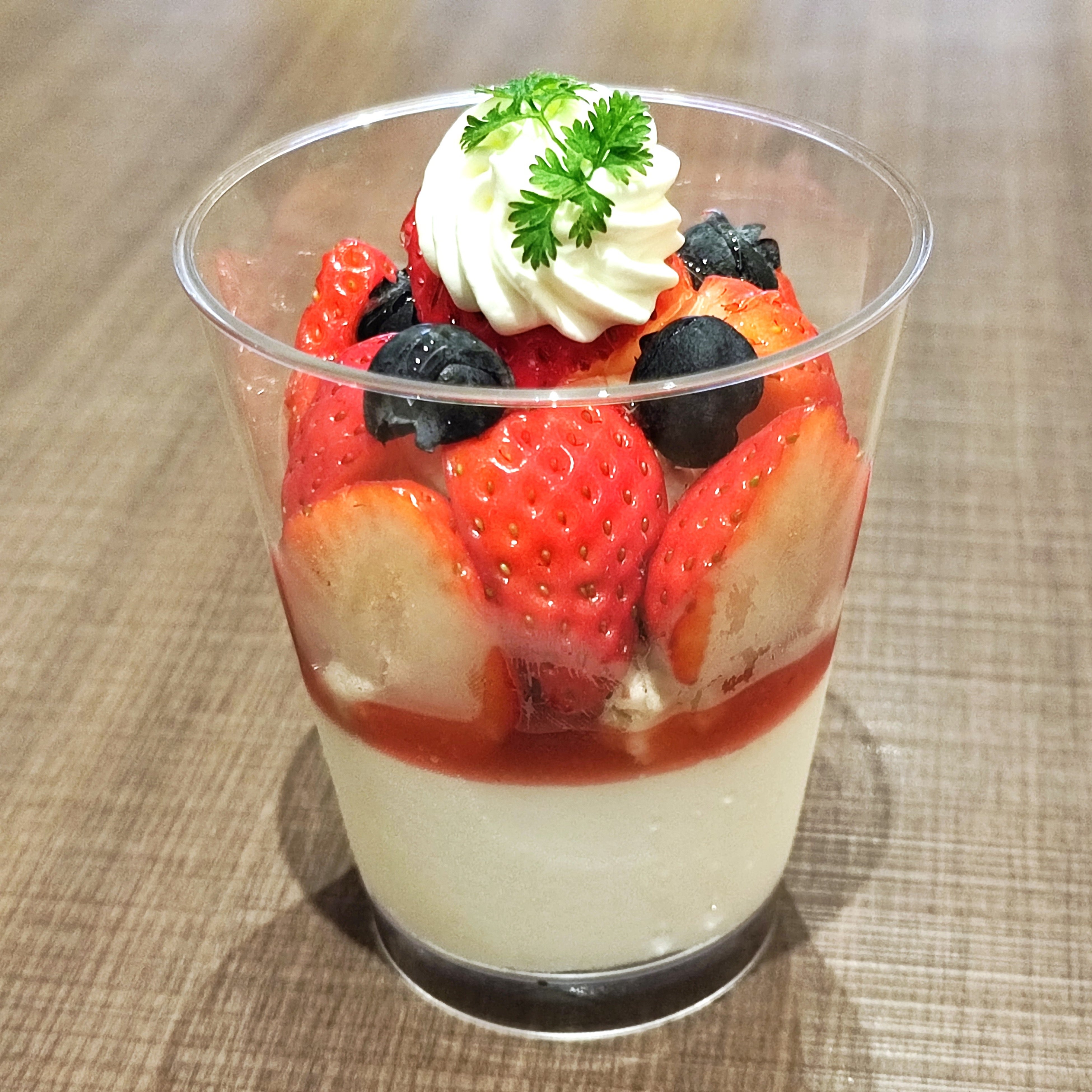 苺ぎっしりヨーグルトムース　販売価格：620円