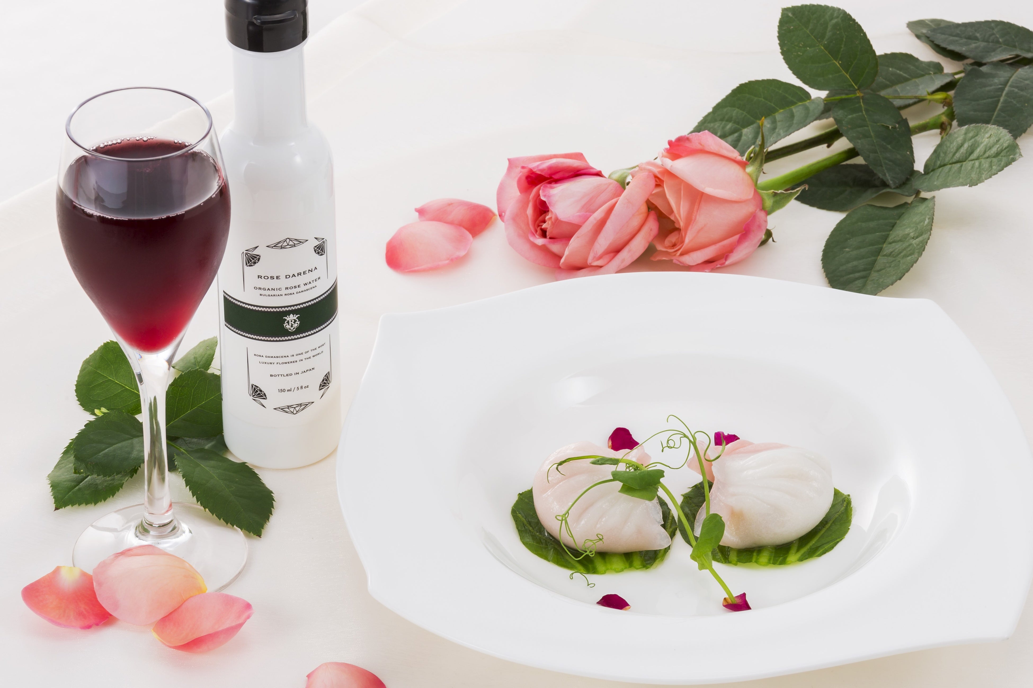 第10回ローズウォーターレシピアワード（2023年） （左）ドリンク部門銀賞作品（右）料理部門金賞作品