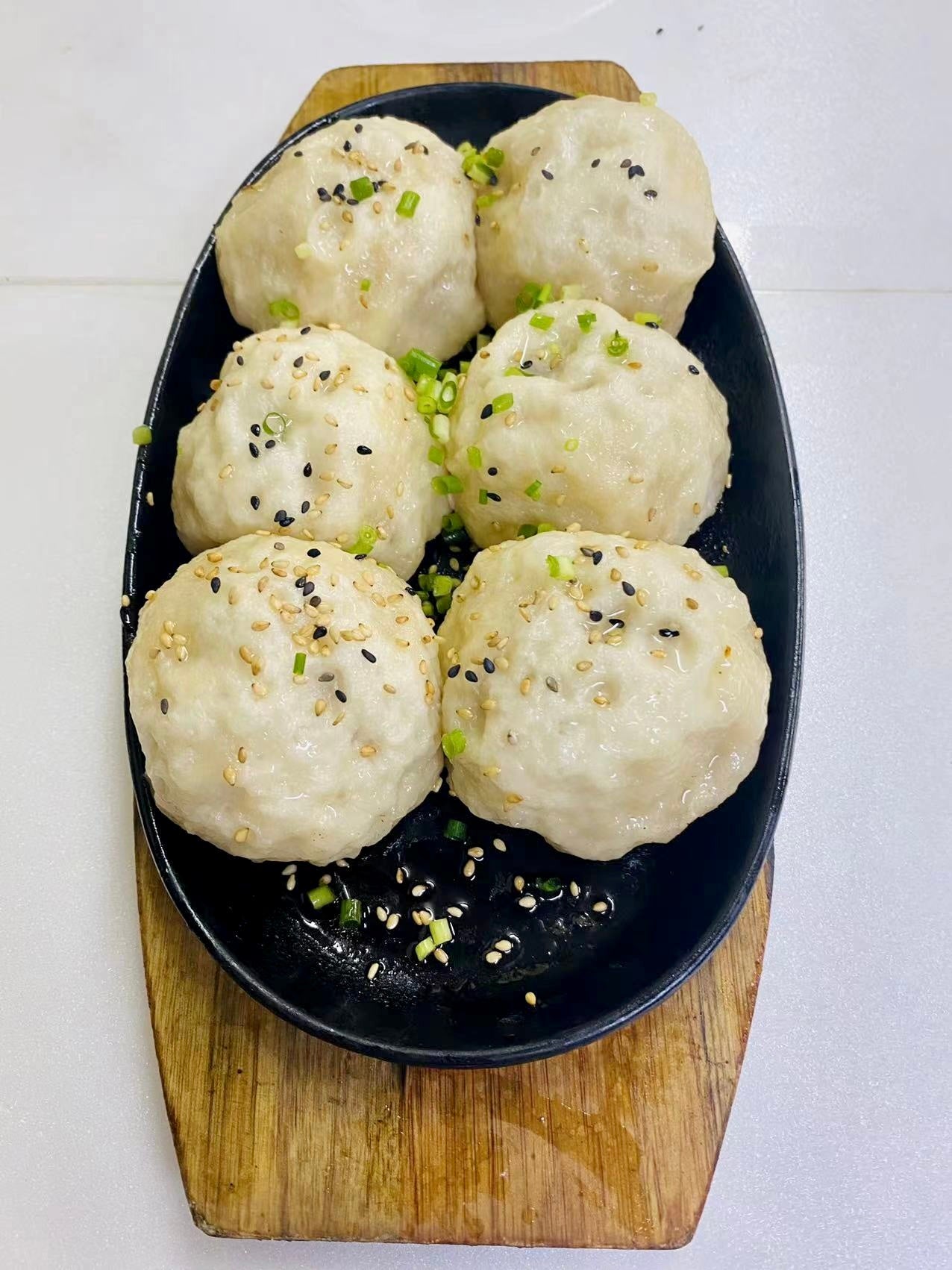 楼蘭（ロウラン）牛肉焼き小籠包 ¥1,180