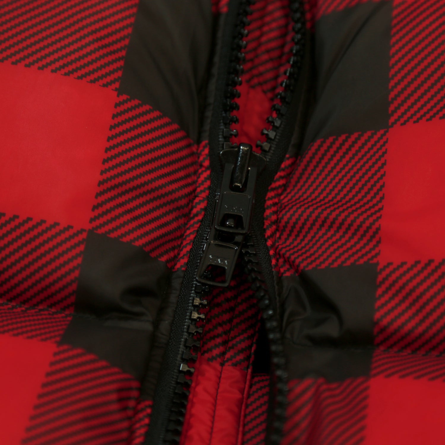 無駄を削ぎ落した、究極にシンプルな DOWN JACKET＆VESTが登場