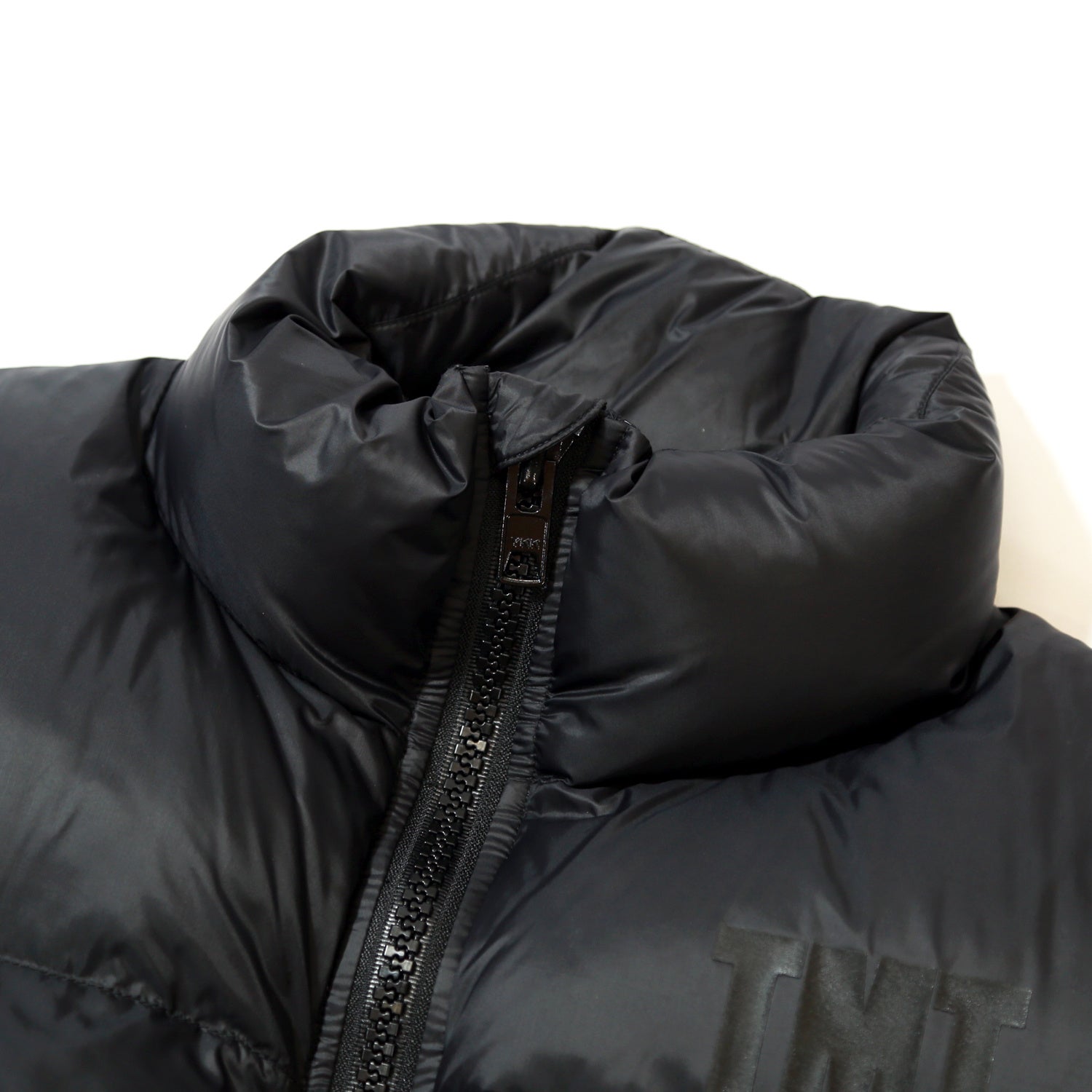 無駄を削ぎ落した、究極にシンプルな DOWN JACKET＆VESTが登場